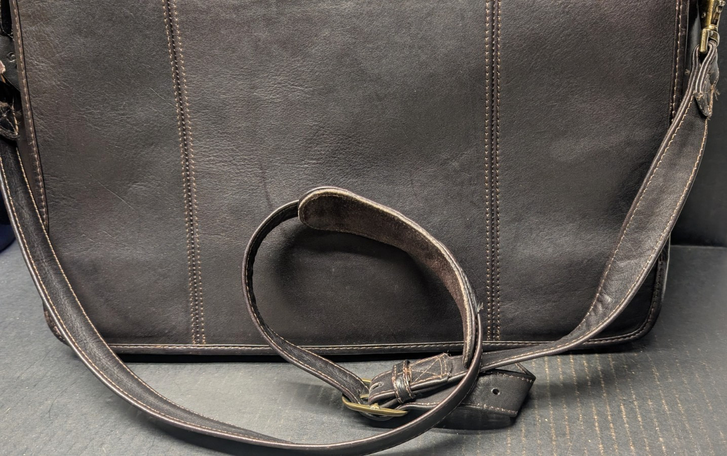 Vintage Dorado Dilana Brown Leather Messenger Bag 16″W x 13″H Made in Columbia