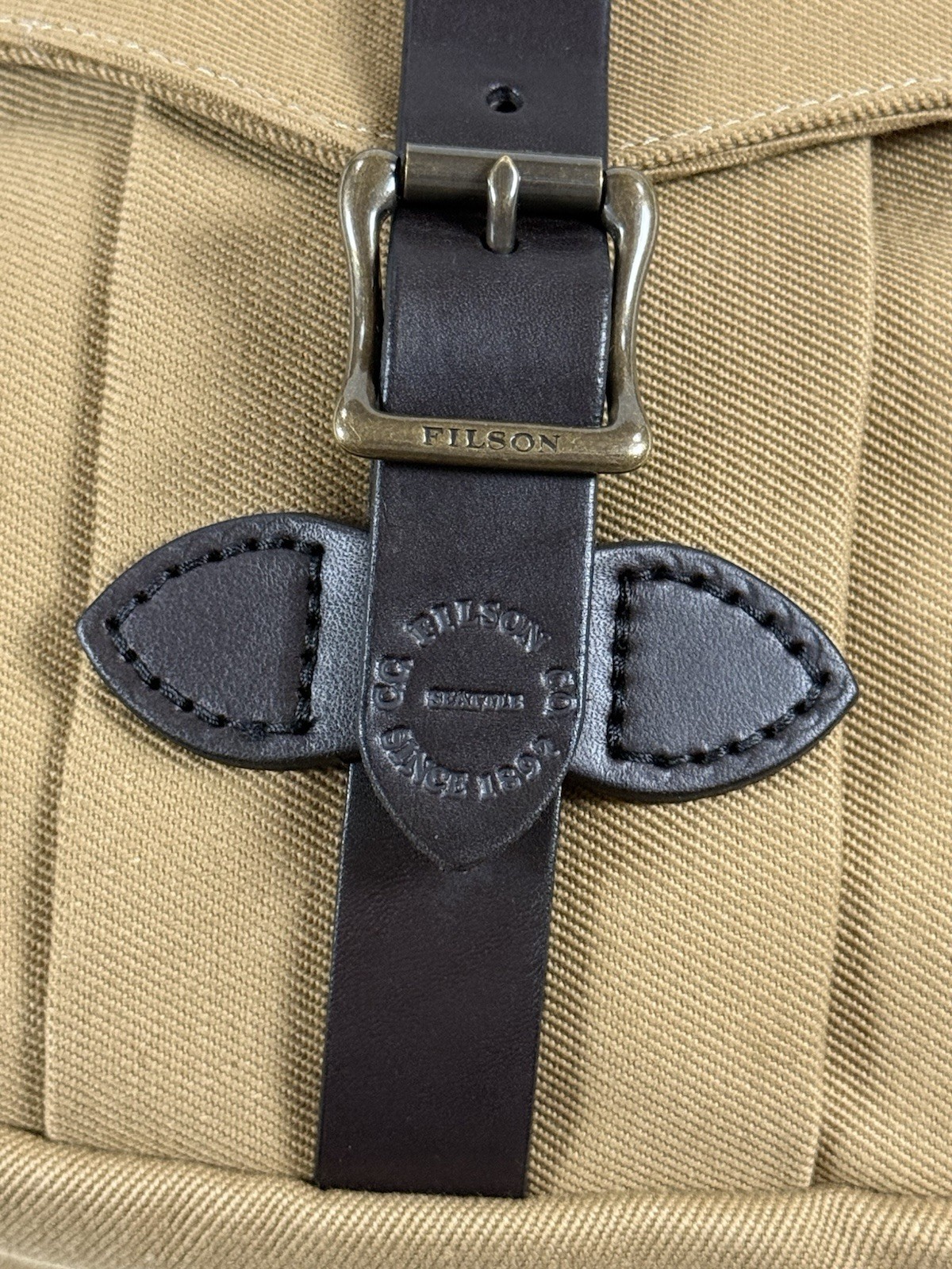 FILSON SMALL RUGGED TWILL FIELD BAG TAN NWT