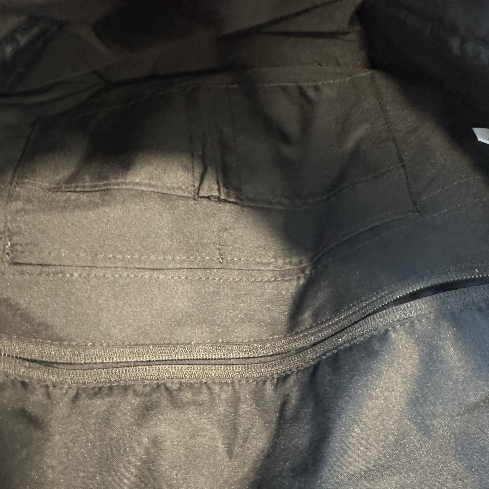 Nike Sportswear Essentials Messenger Bag (15L) Black Ironstone Shoulder Strap