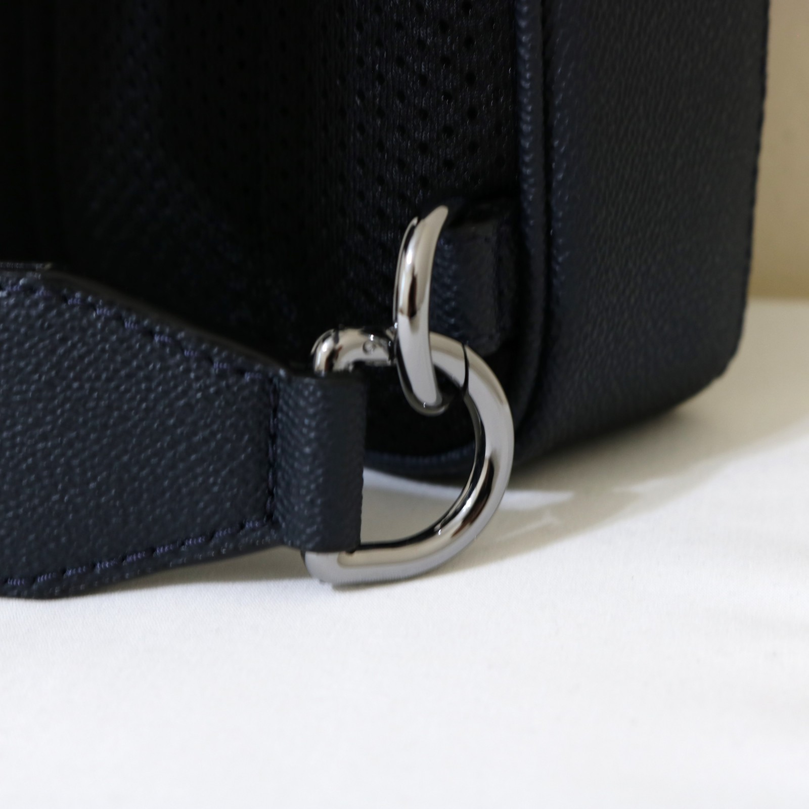 Michael Kors Men Cooper Medium Signature Logo Sling Bag new with tags
