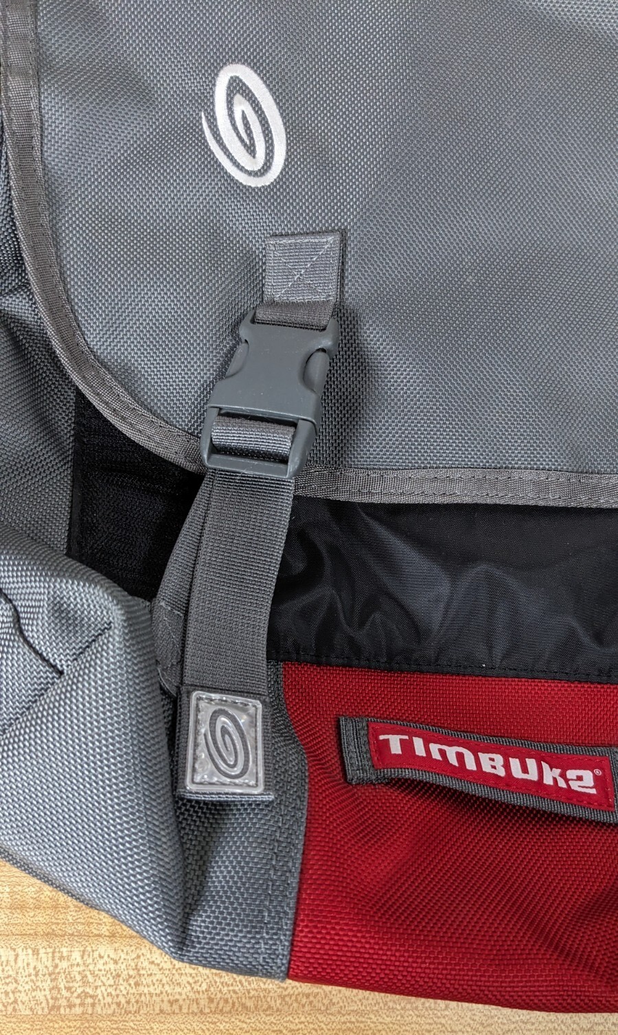 Timbuk2 Messenger Bag Briefcase Laptop Padded Pockets Push Lock Red Gray Canvas