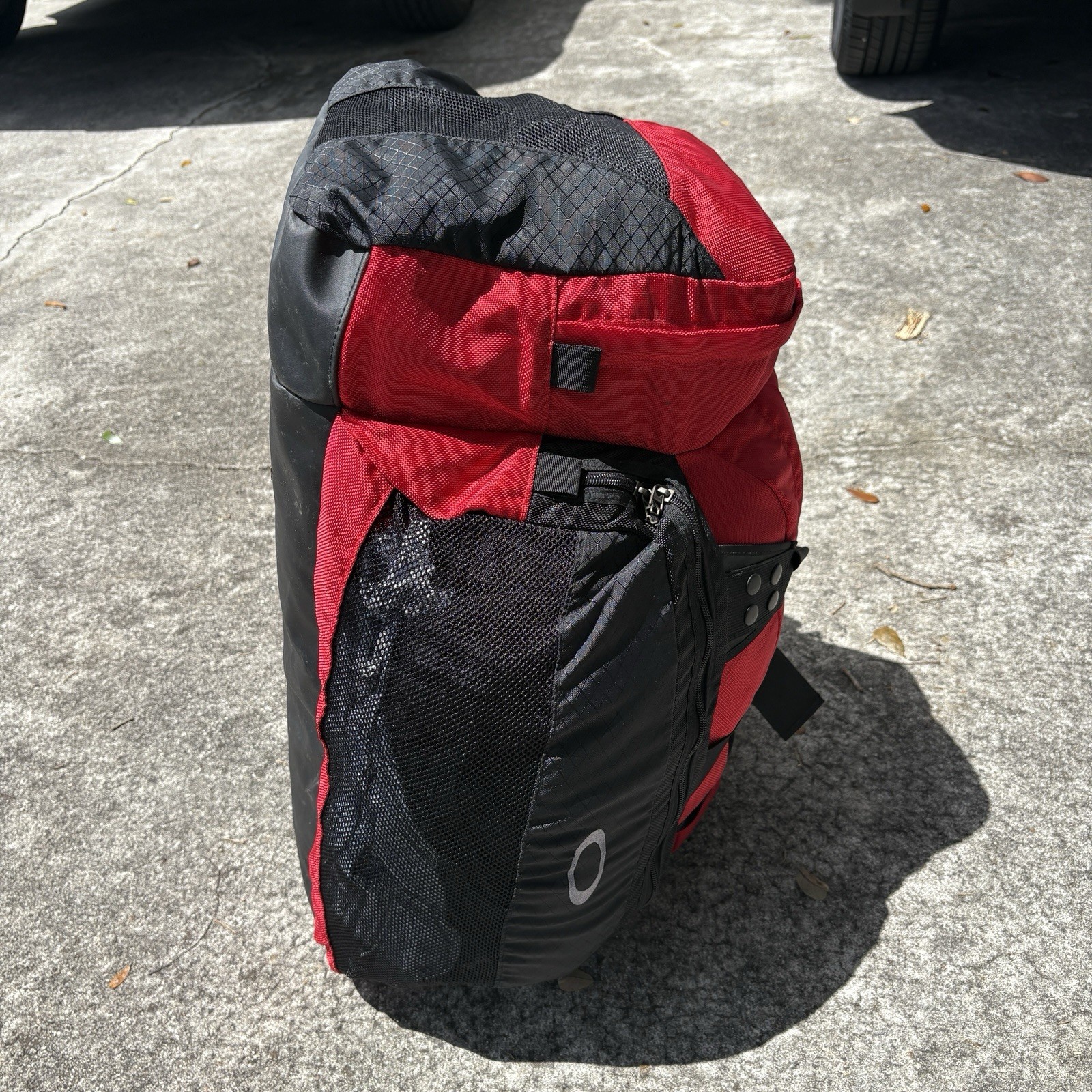Vintage Oakley Icon 2.0 Duffle Bag Red Black Hot Tub Software Vintage JUMBO XL