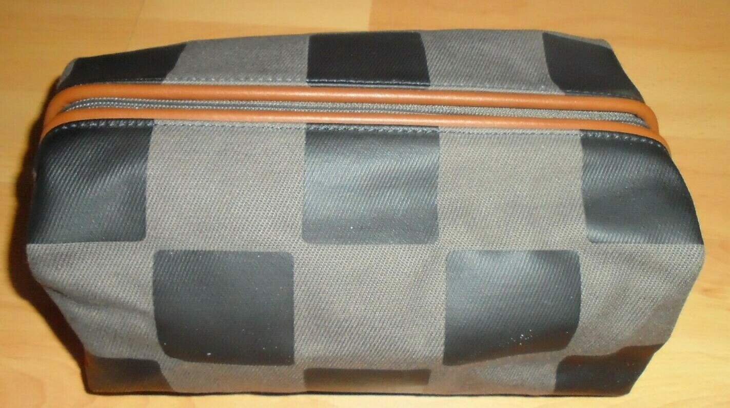 FOSSIL MENS TOILETRY CASE 10″ x 5.5″ x 6″ LEATHER & Synt. Text. Col. Brown