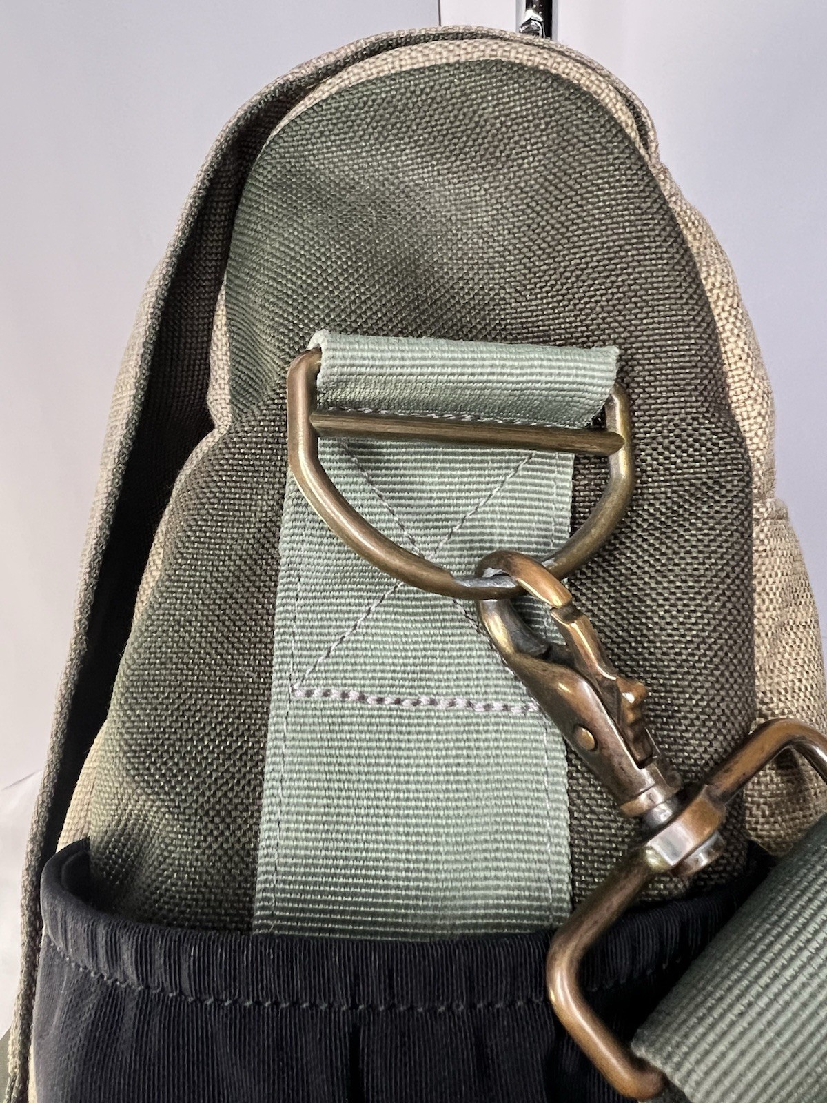 Cabela’s Messenger Bag – Beige Green Black Buckle Zip Men’s Adjustable Strap