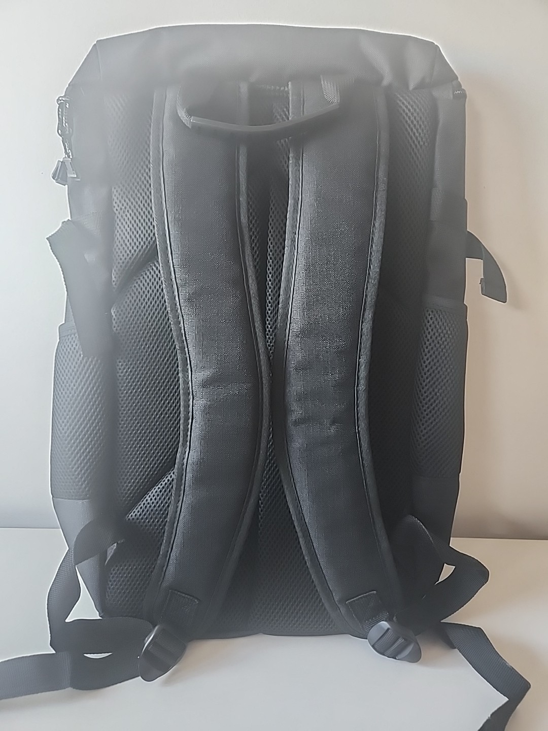 EASTSPORT 18.5 Inch Rival Backpack Black Dual Strap Water Resistant Bottom NEW