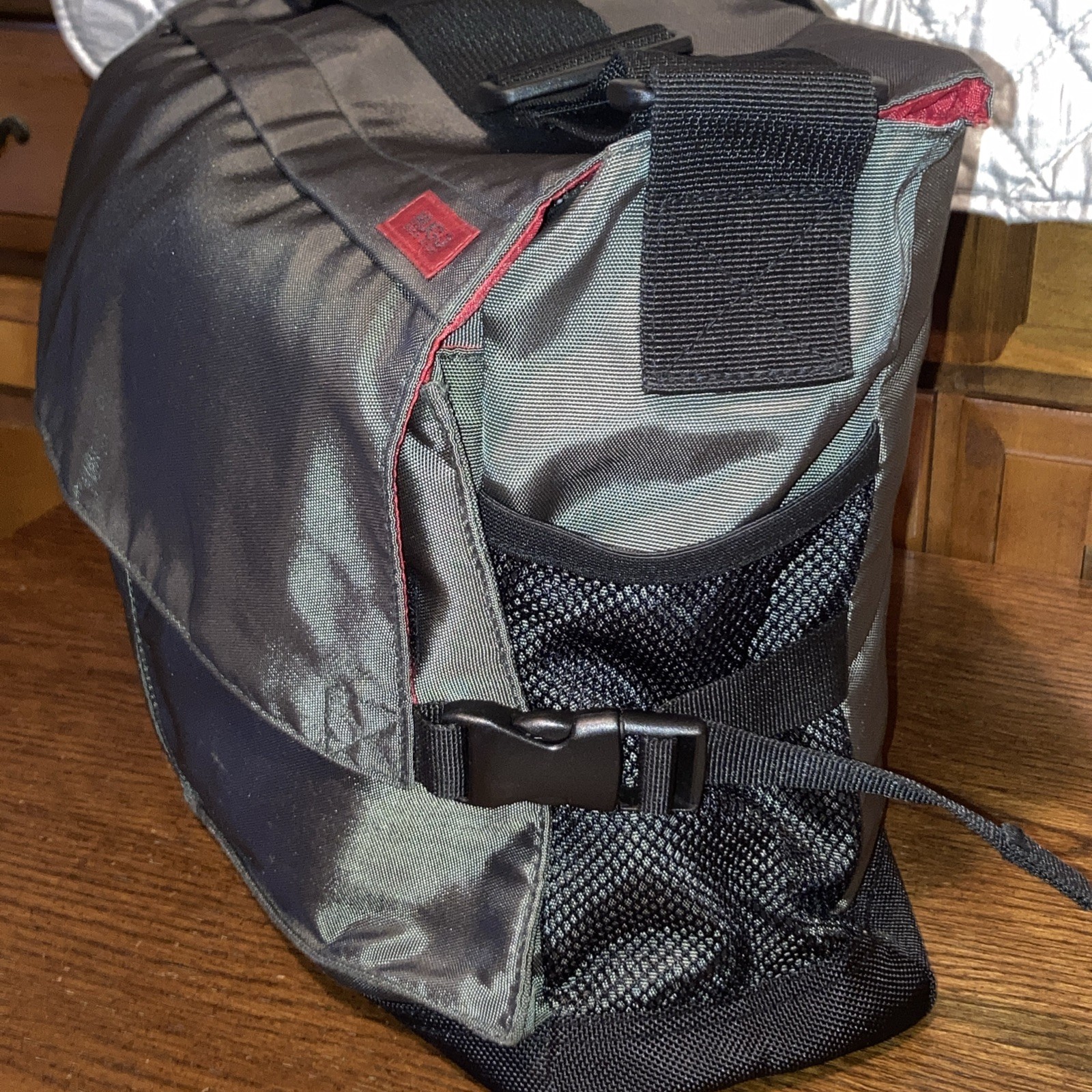 HUGO Boss Messenger Shoulder Bag Tote Satchel Green Red Black