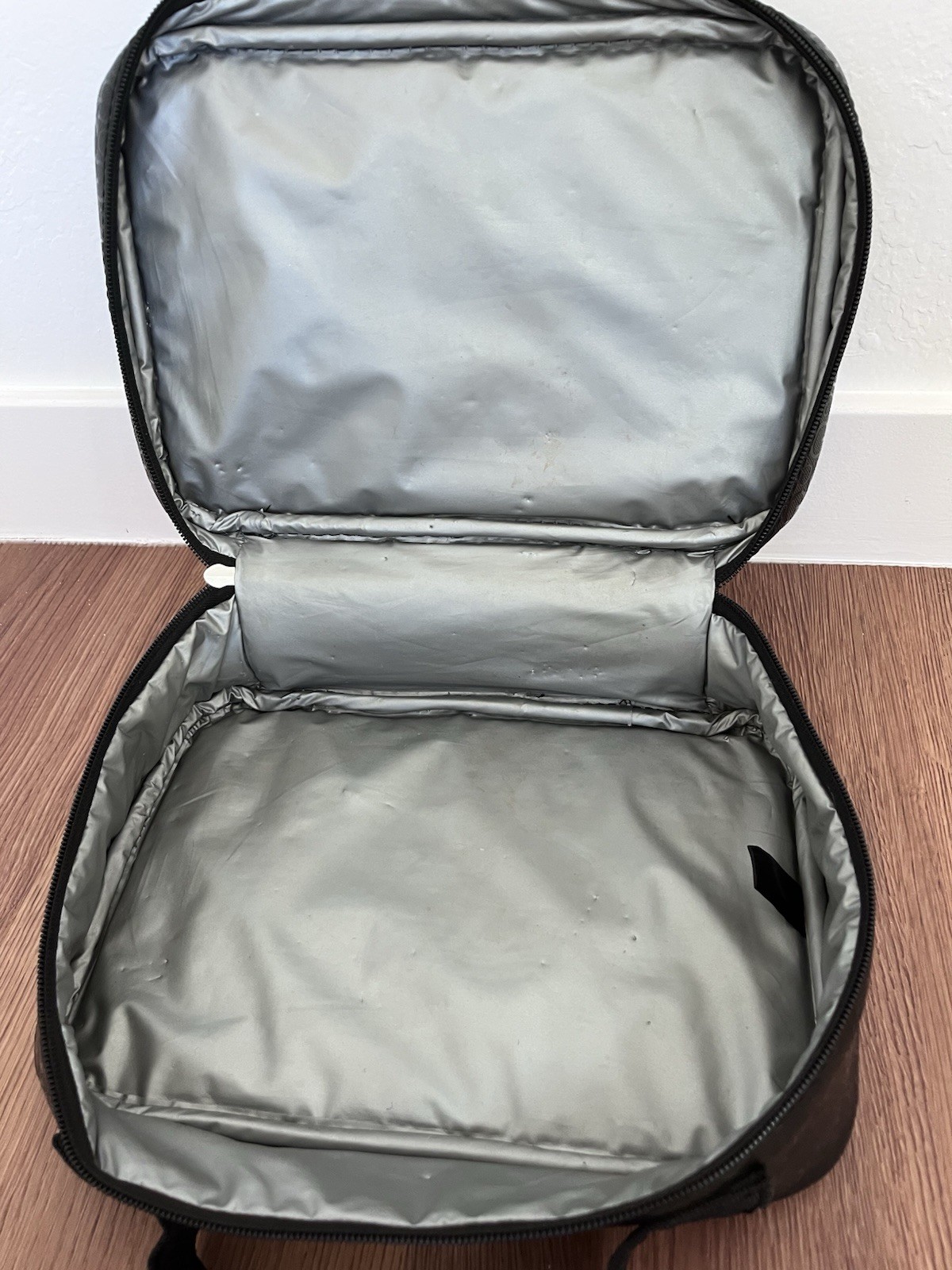 GUESS BLACK LUNCH COSMETIC TOILETRY VANITY JUNCTION TRAVEL BAG POUCH HANDLE EUC