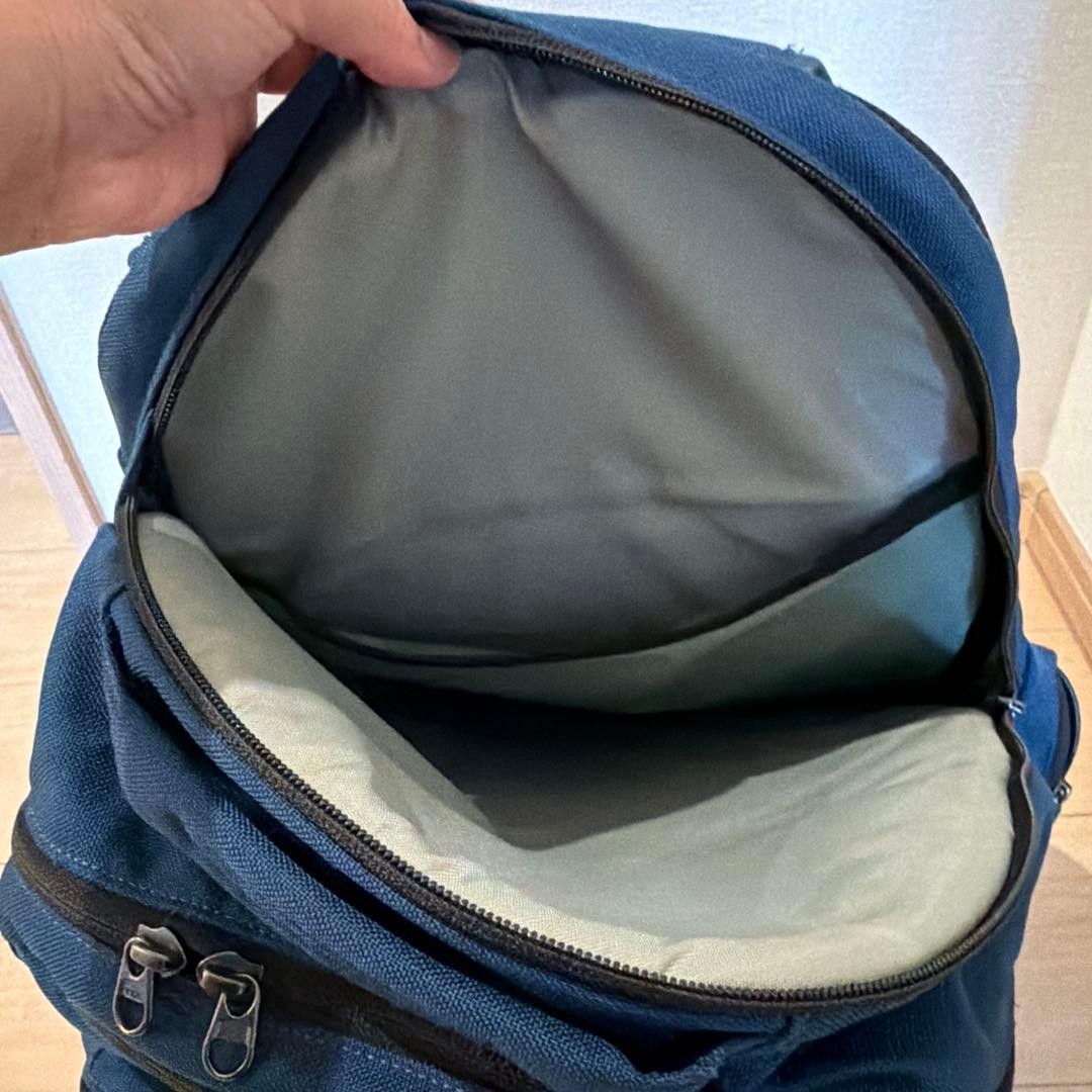 Patagonia Navy Backpack 32L Mesh Panel Travel Daypack Excellent Condition