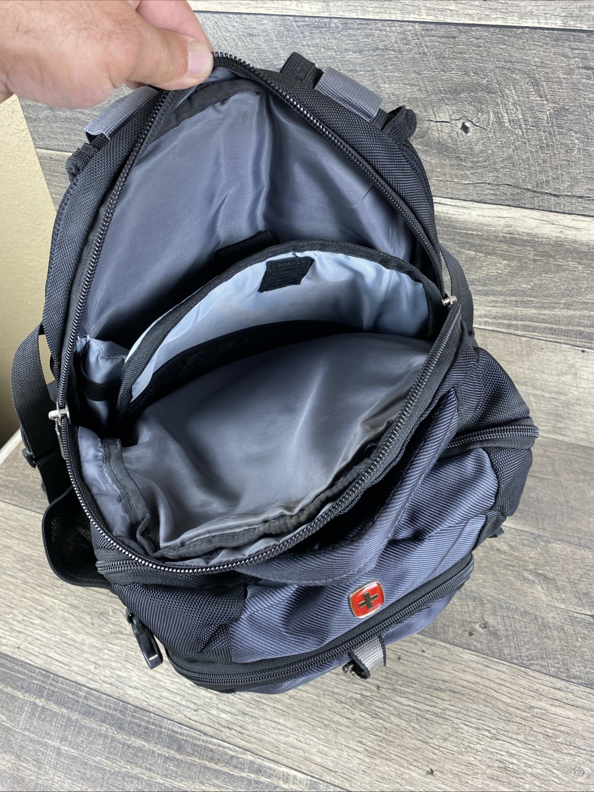 SWISSGEAR AIRFLOW BLACK & GRAY SCHOOL TRAVEL BACKPACK BAG