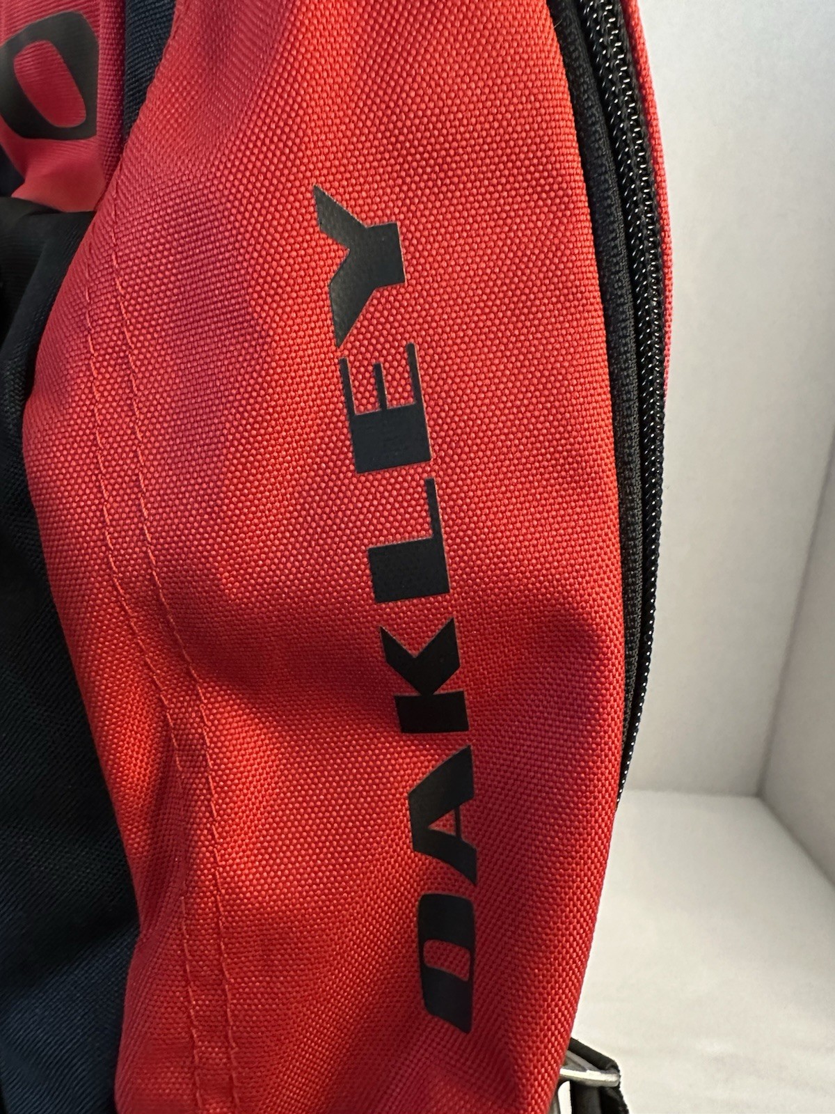 Oakley Backpack Red/Black with Padded Back Panel & Front Pocket N/W/T (Defects)