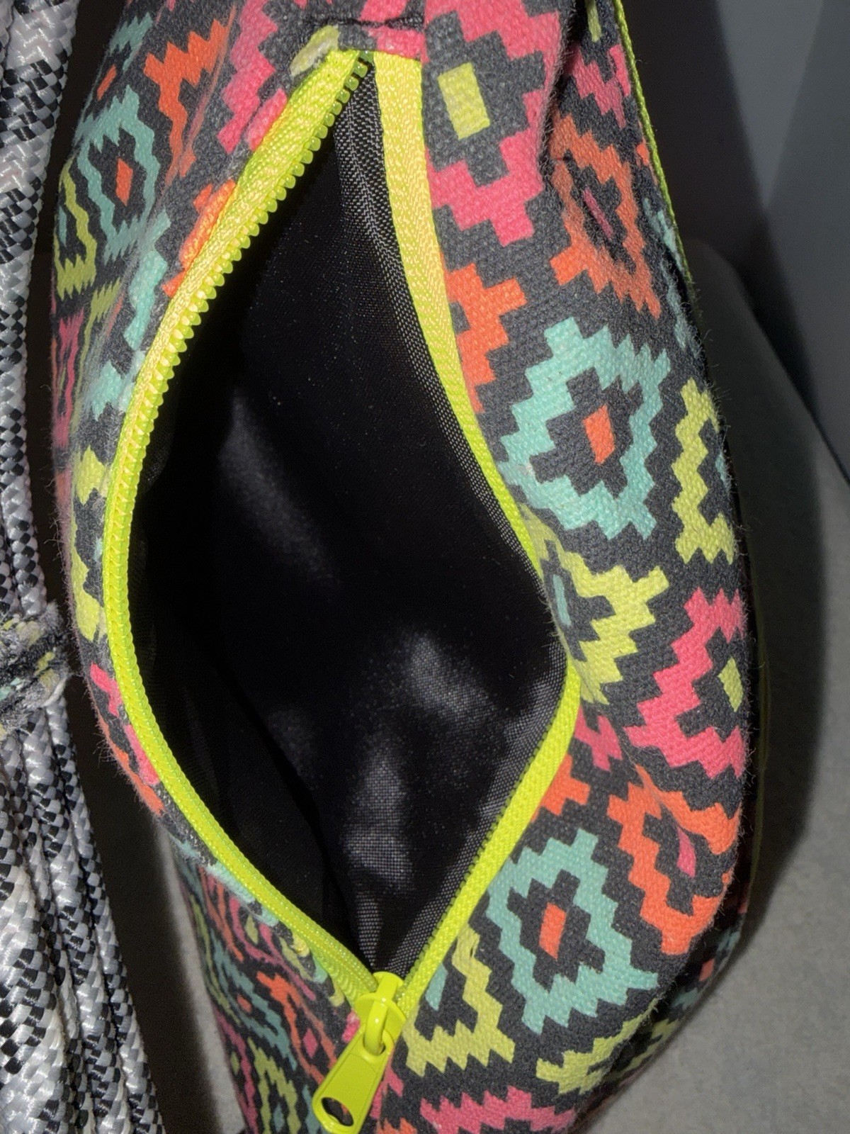 KAVU Multicolor Geometric Sling Bag Adj Crossbody Rope Zip Closure Cup Holder