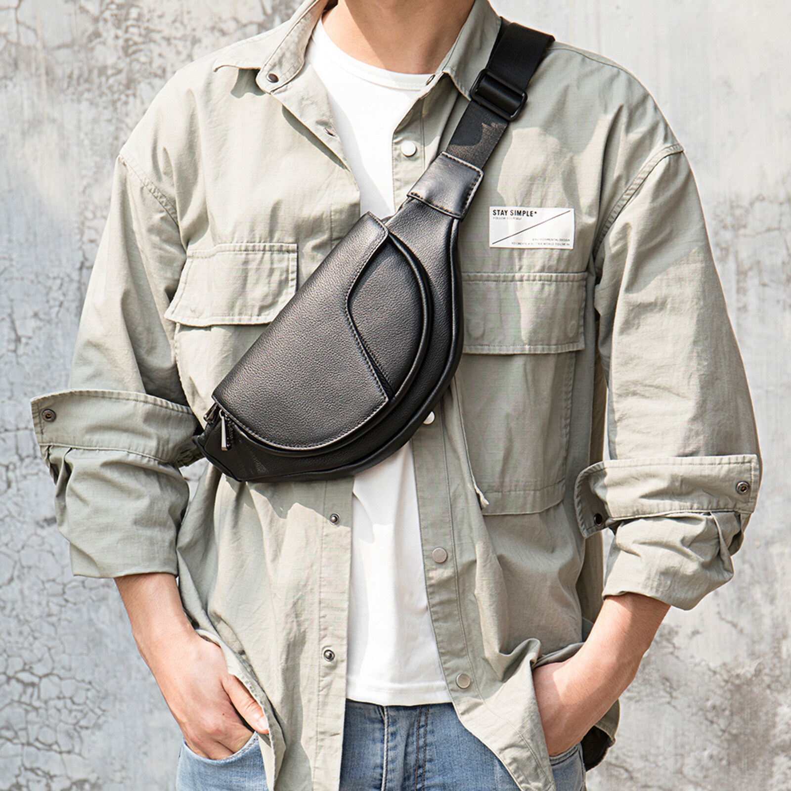 Men’s Leather Crossbody Chest Bag with Adjustable Strap and Multiple Pockets