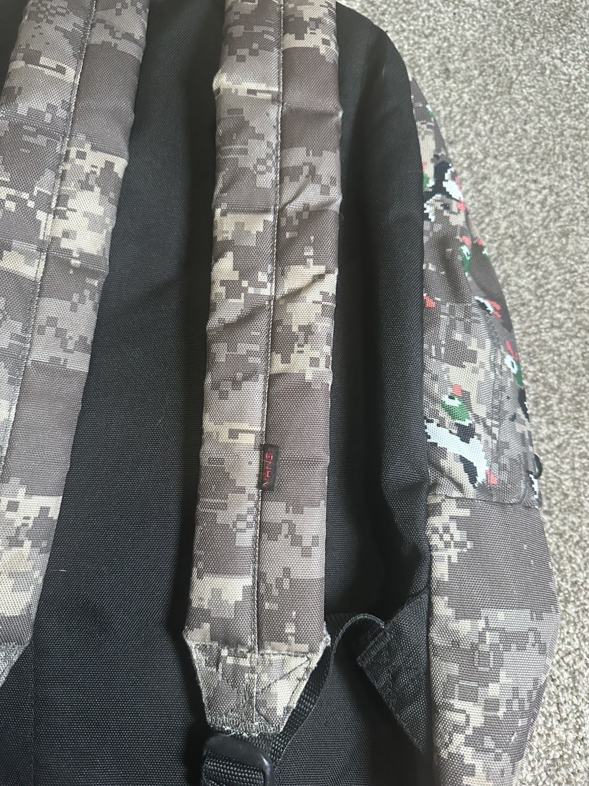 Vans X Nintendo Men’s old Skool II Duck Hunt Camo Backpack Bag