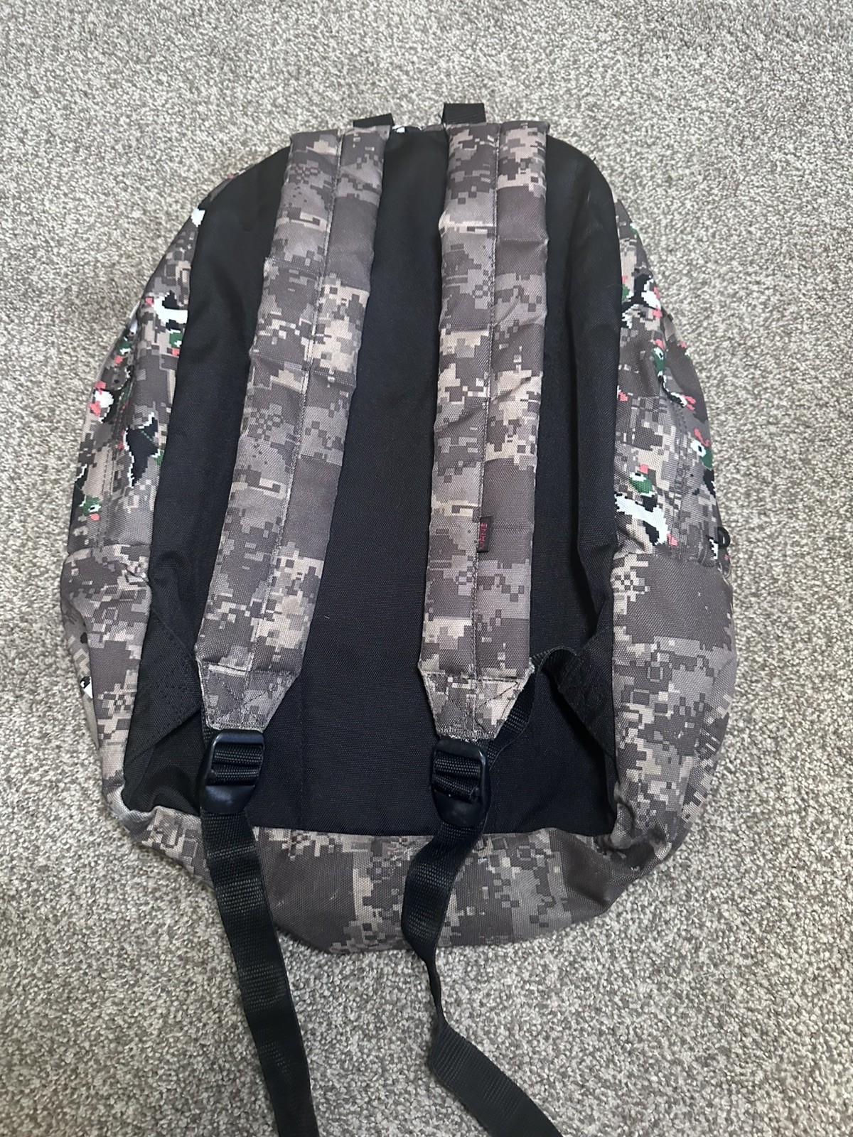 Vans X Nintendo Men’s old Skool II Duck Hunt Camo Backpack Bag
