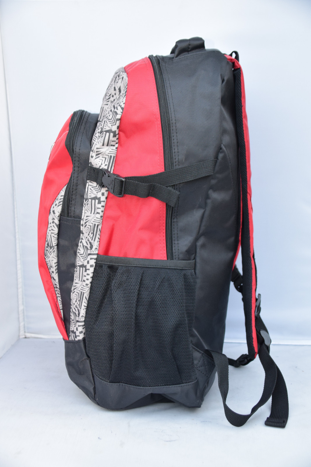 OIWAS 38L High-capacity Travel Backpack With Headphone Hole