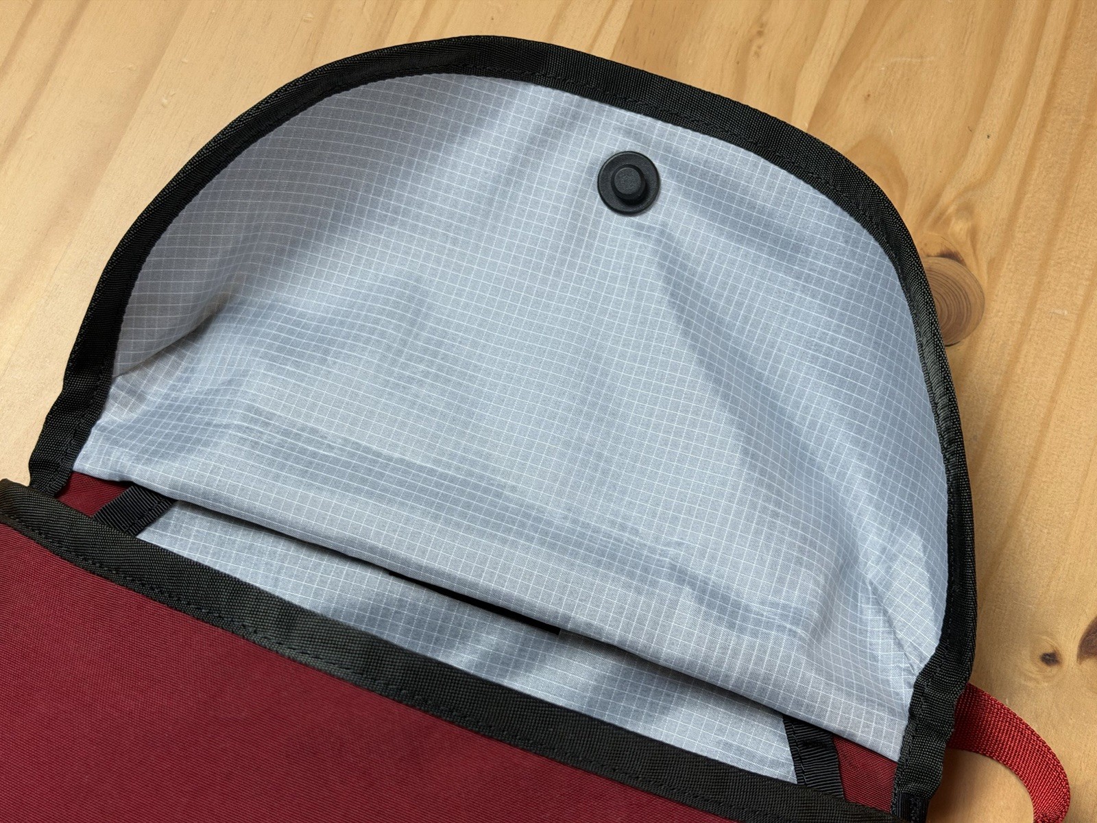1733 Messenger Crinkle Nylon (Red Konbu, 2.5L)
