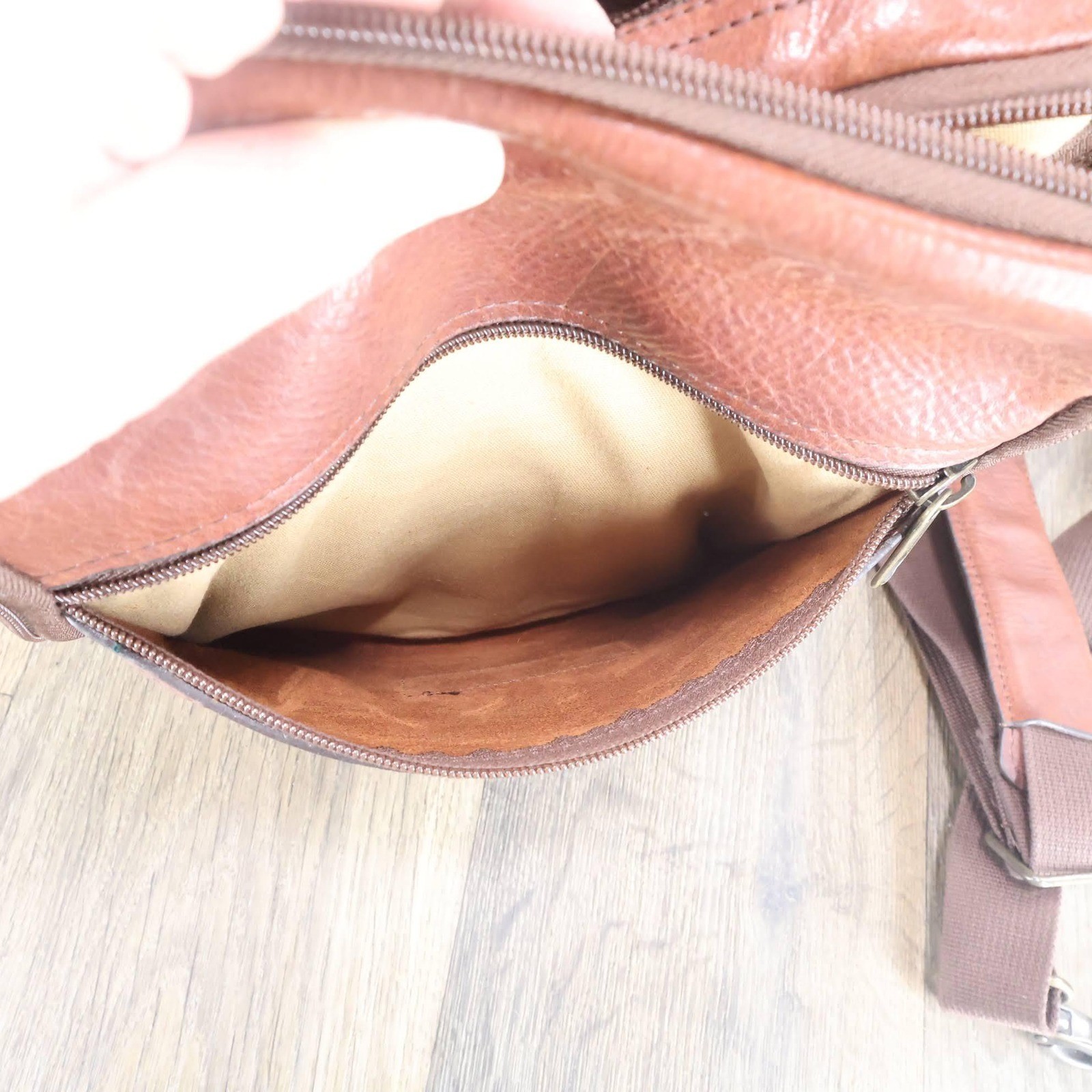 Duluth Trading Co Brown Leather Messenger Crossbody Bag Travel Utility Pouch