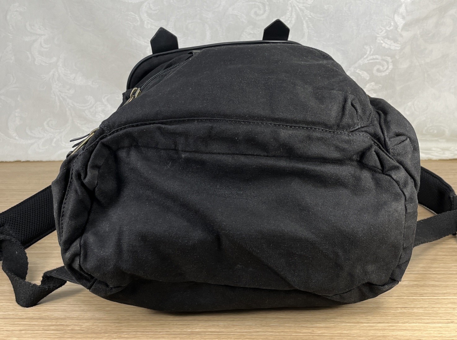 Duluth Trading Co Black Canvas Pockets Drawstring Backpack Magnetic Top Closure