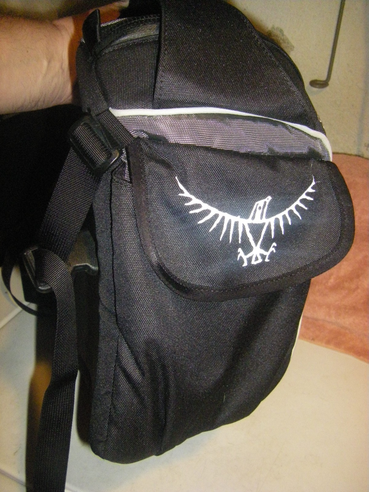 Osprey Black Messenger Torque Laptop Flap Courier Crossbody Bag Travel