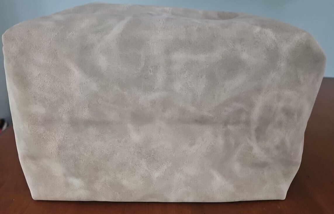 Nivea Polyurethane Faux Leather Travel Toiletry Bag 10″ x 7″ x 6″ Zip Close