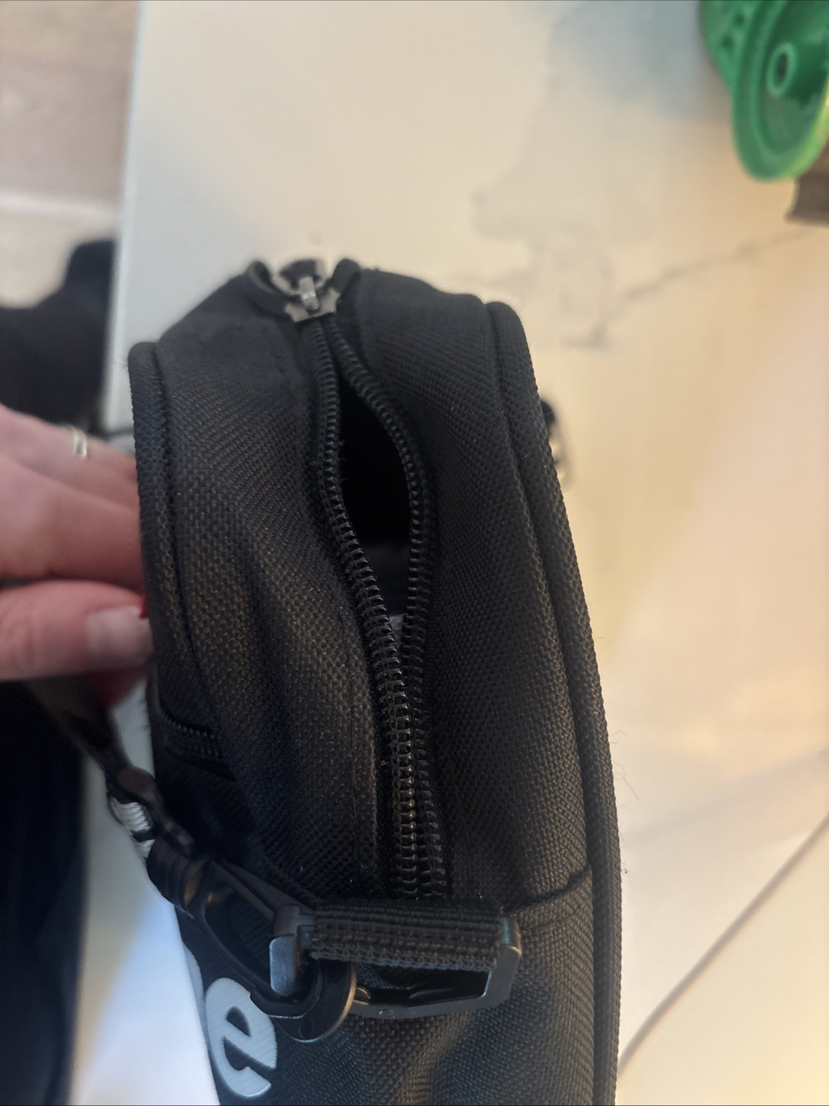 Supreme SS18 Shoulder Bag – Black – BROKEN ZIPPER