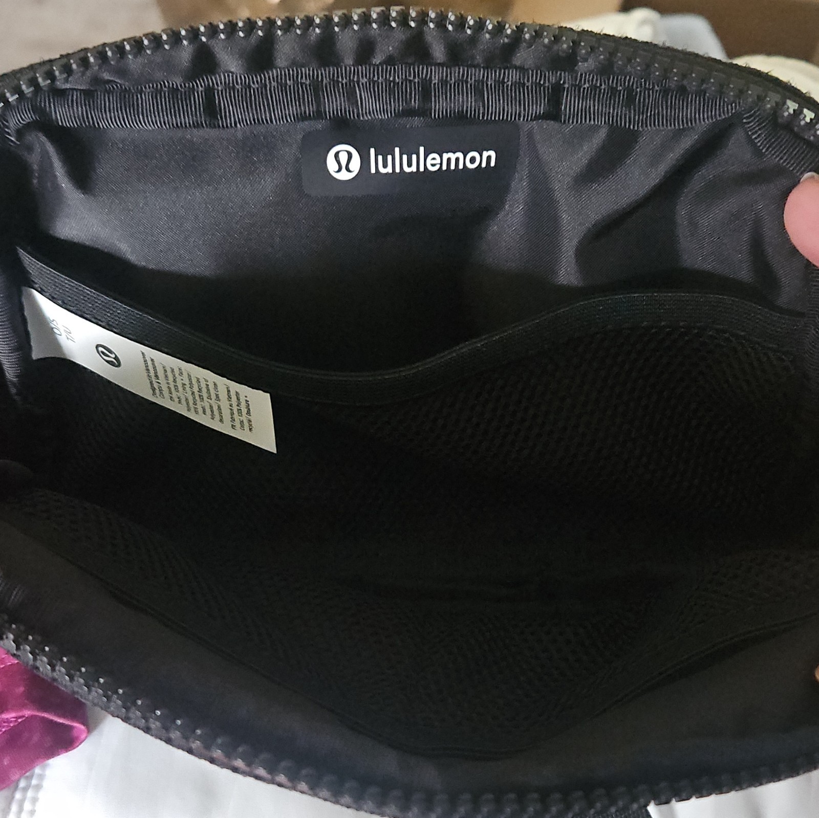 #42 NWOT Lululemon Black Mesh Everywhere Belt Bag Adjustable Strap Zip & Buckle