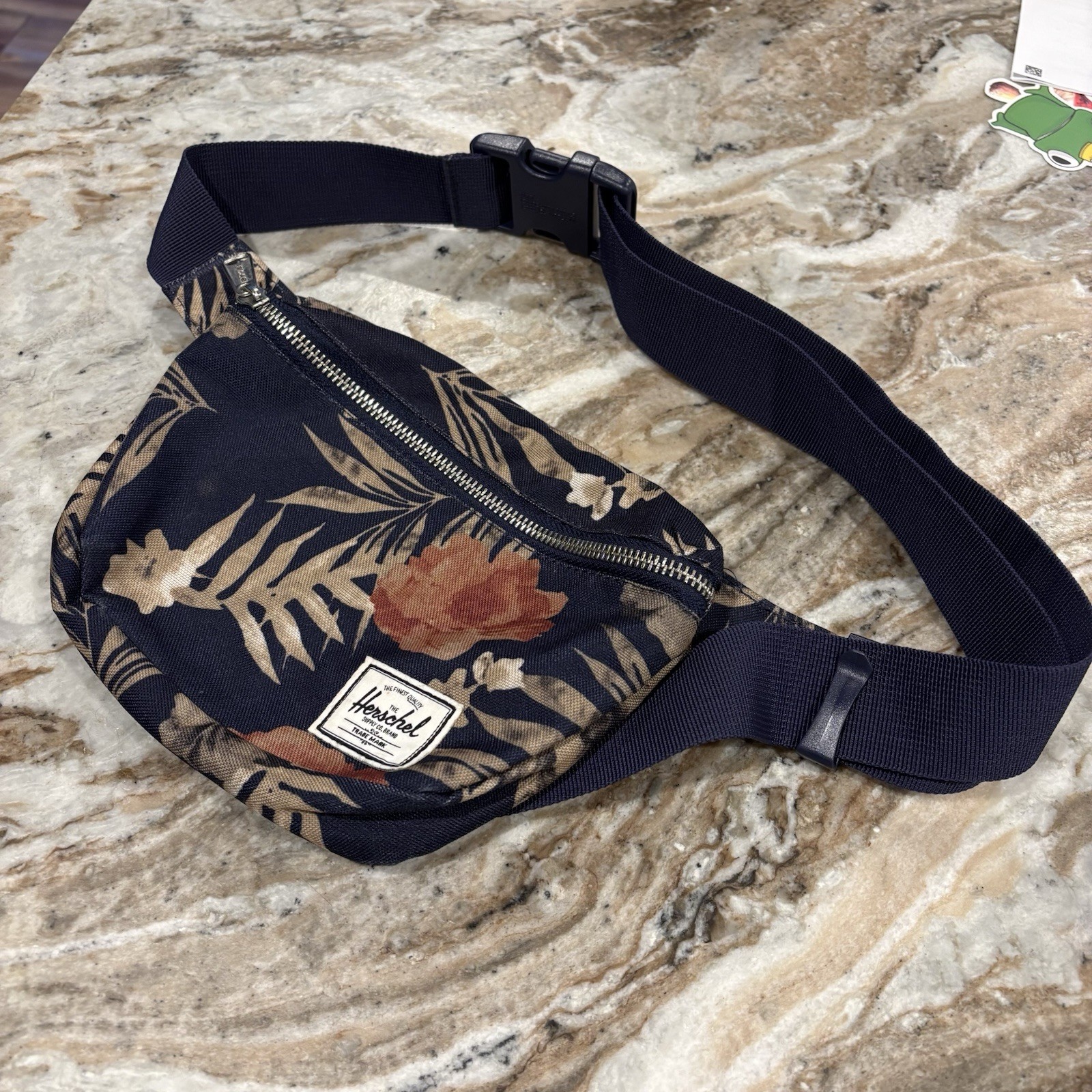 Herschel Fifteen Peacoat Hip Fanny Pack Women Blue Floral Pattern Waist Belt Bag