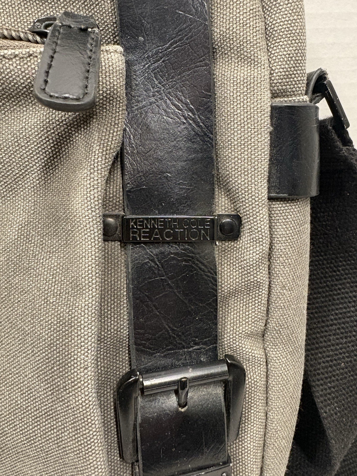 Kenneth Cole Reaction olive green and black canvas messenger bag See Pics