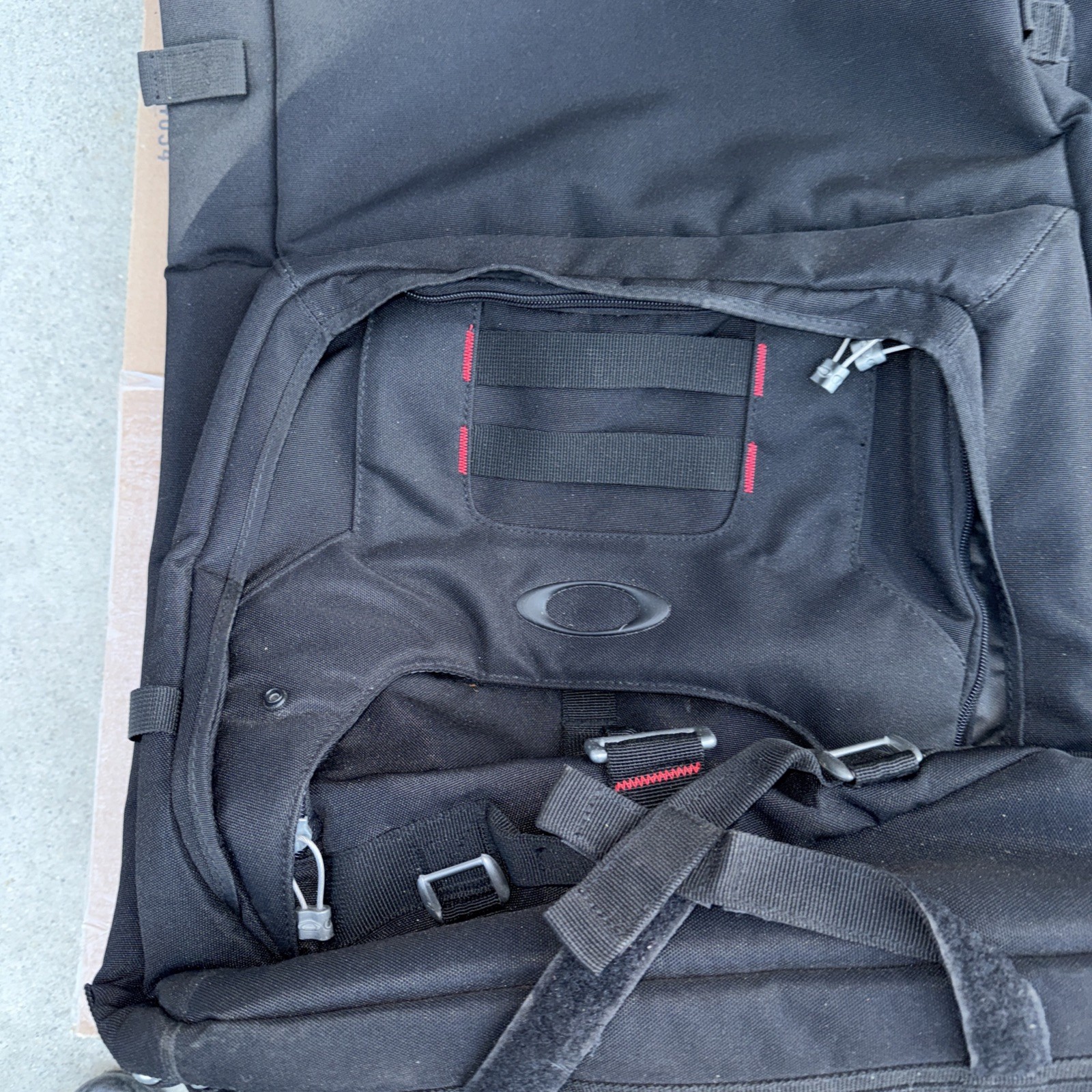 Oakley AP Tactical Field Gear Roller Carry On Core Black Zipper Luggage,