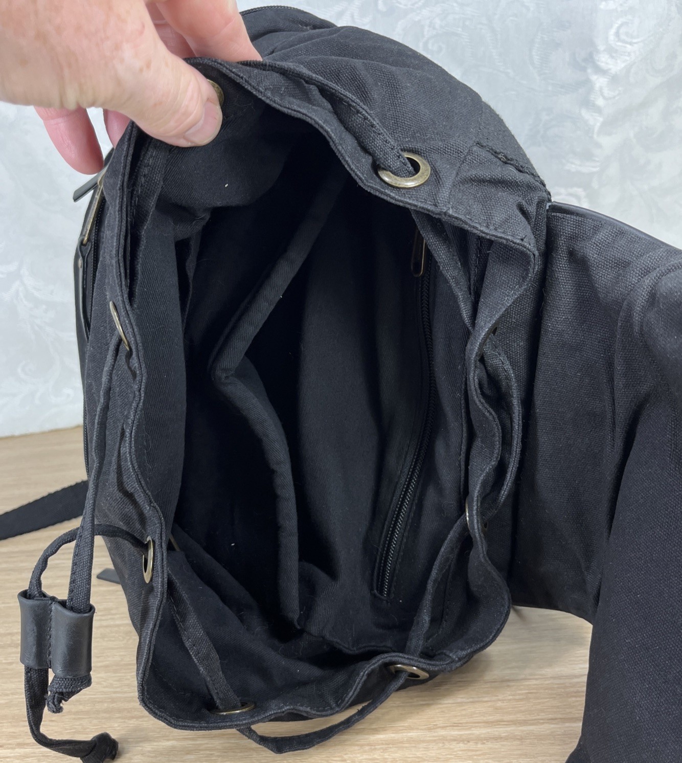 Duluth Trading Co Black Canvas Pockets Drawstring Backpack Magnetic Top Closure