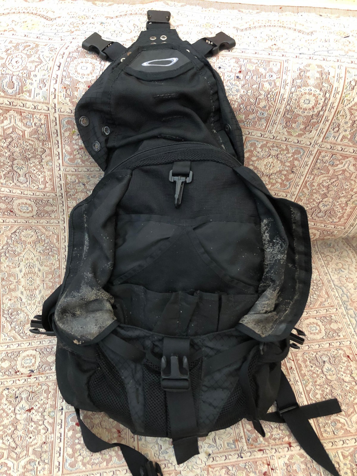 Oakley Icon Backpack Vintage Tactical 90s Y2K USA Logo Black Software Gorpcore