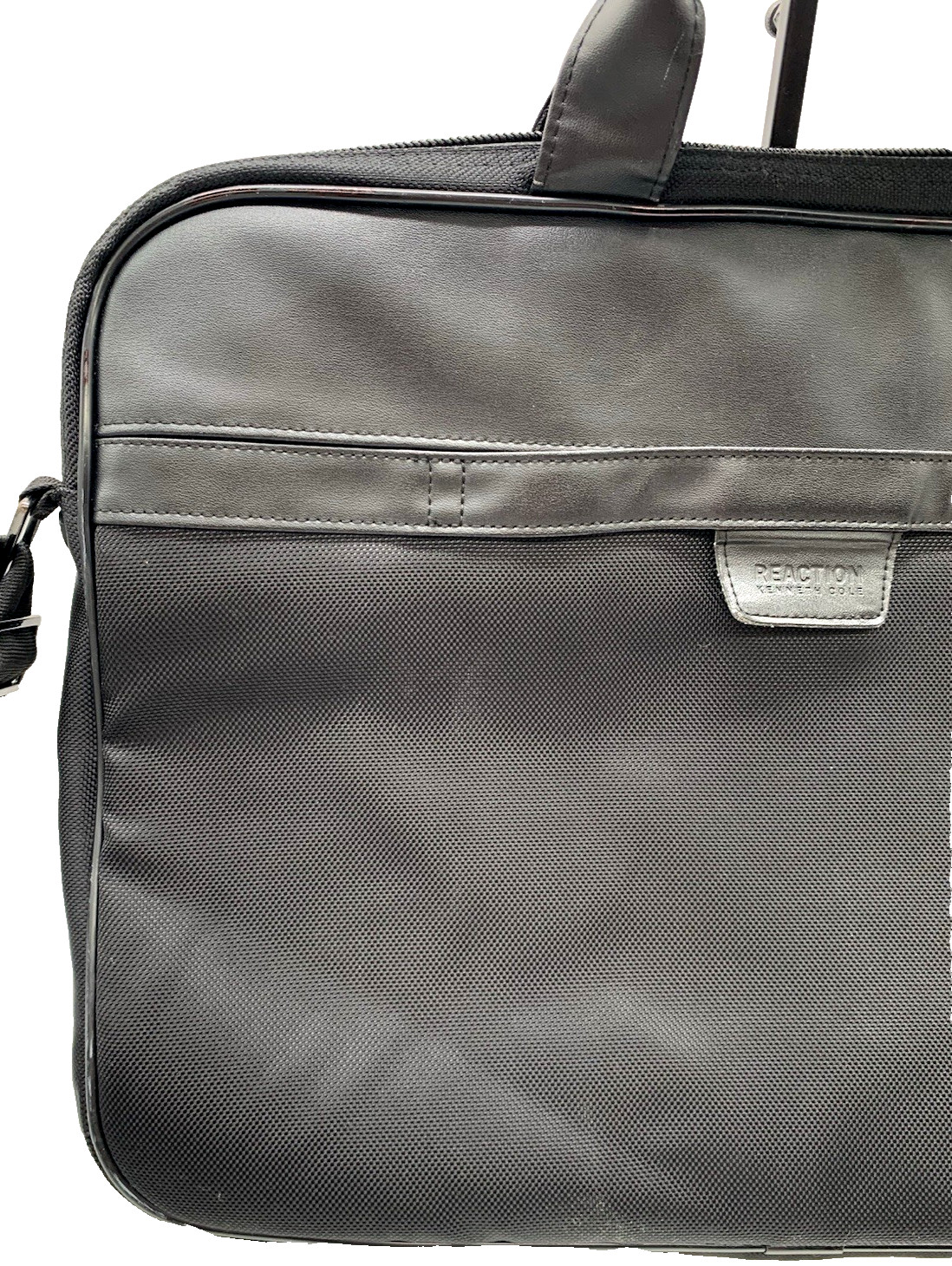 Kenneth Cole Reaction R-Tech 536735 Laptop Briefcase Messenger Bag 18.5 x 13 EUC
