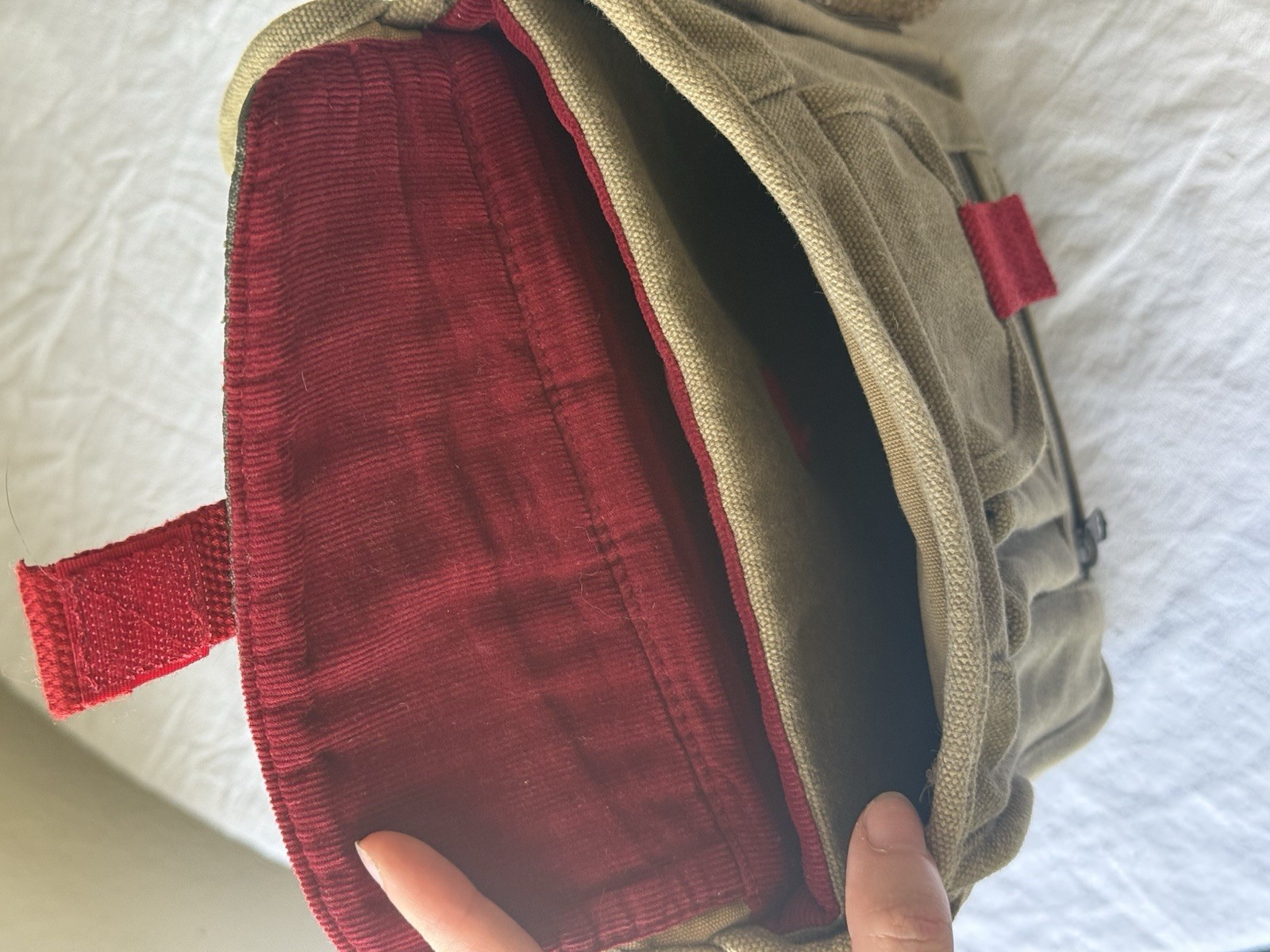 FŪL Small Beige/Red Canvas Crossbody Bag Adjustable Strap Pockets Zip Snap