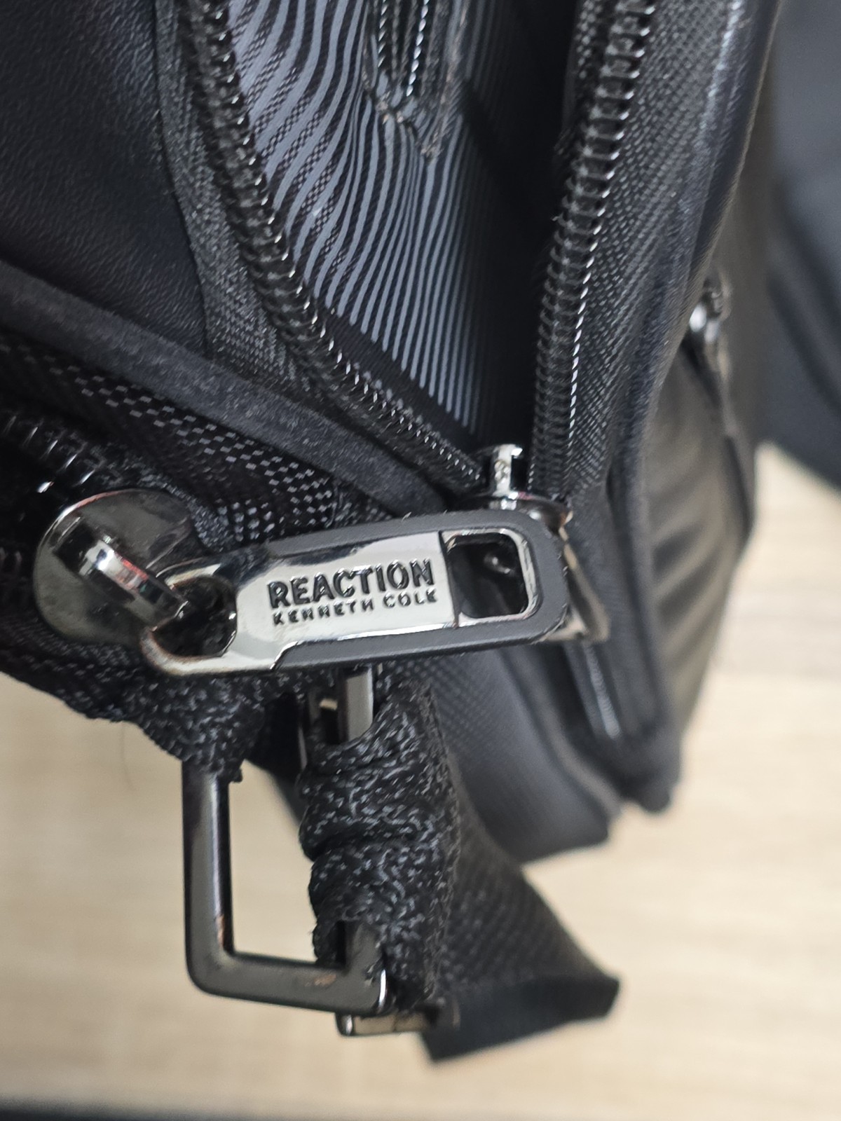 Kenneth Cole Reaction Black Tablet Travel Crossbody Organizer Bag Shoulder Purse