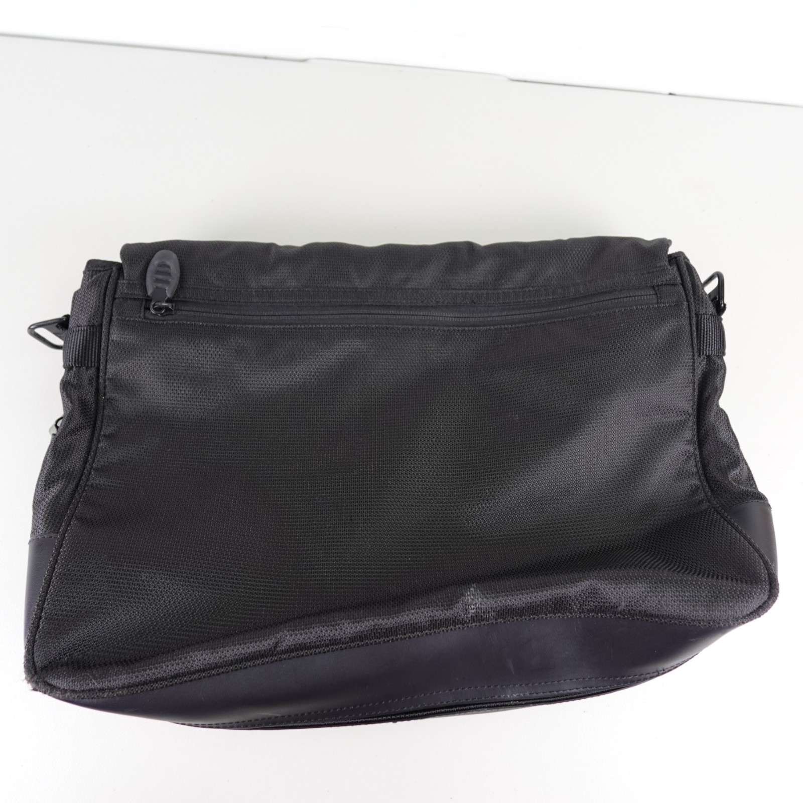 Tumi T2 Ballistic Large Messenger Briefcase Laptop Bag Nylon Black Shoulder 508C