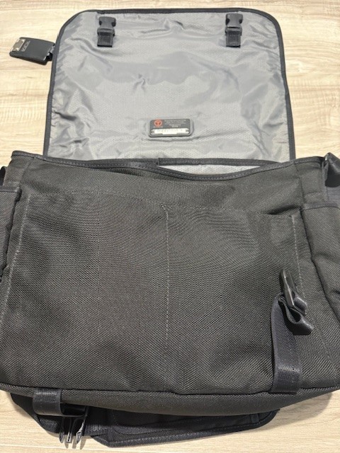 Tumi T-Tech Essential Gear Crossbody/Shoulder Laptop Messenger Bag