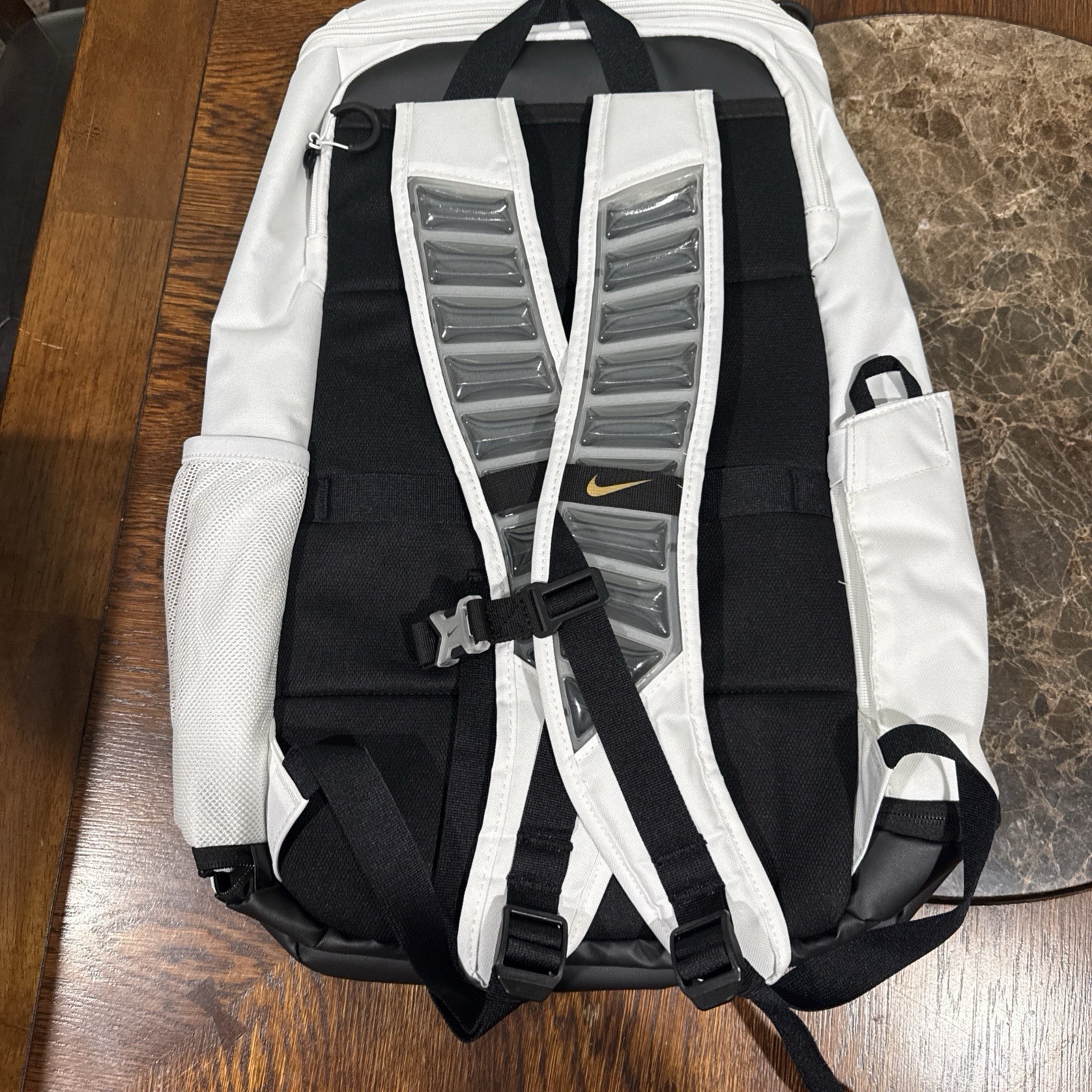 Nike Varsity Elite Backpack – White and Gold – One Size
