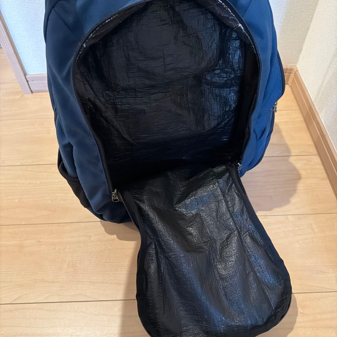 Patagonia Navy Backpack 32L Mesh Panel Travel Daypack Excellent Condition