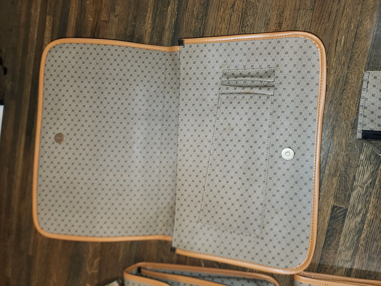 Unbranded Briefcase W/5 Pieces That Fit Perfectly Inside Each Bag made in China