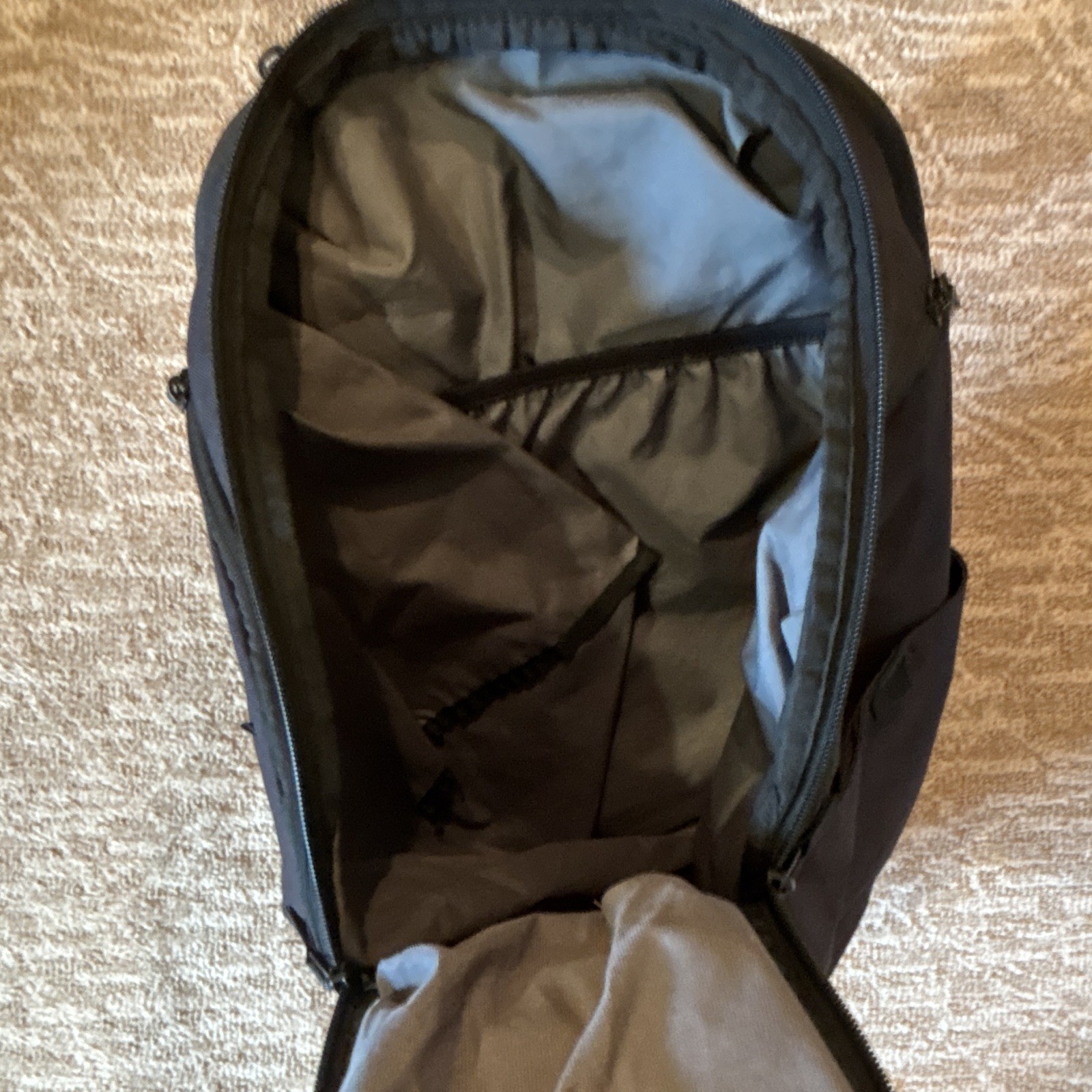 Nike Elite Black Men’s Large Zip Backpack Sports Travel Padded Straps