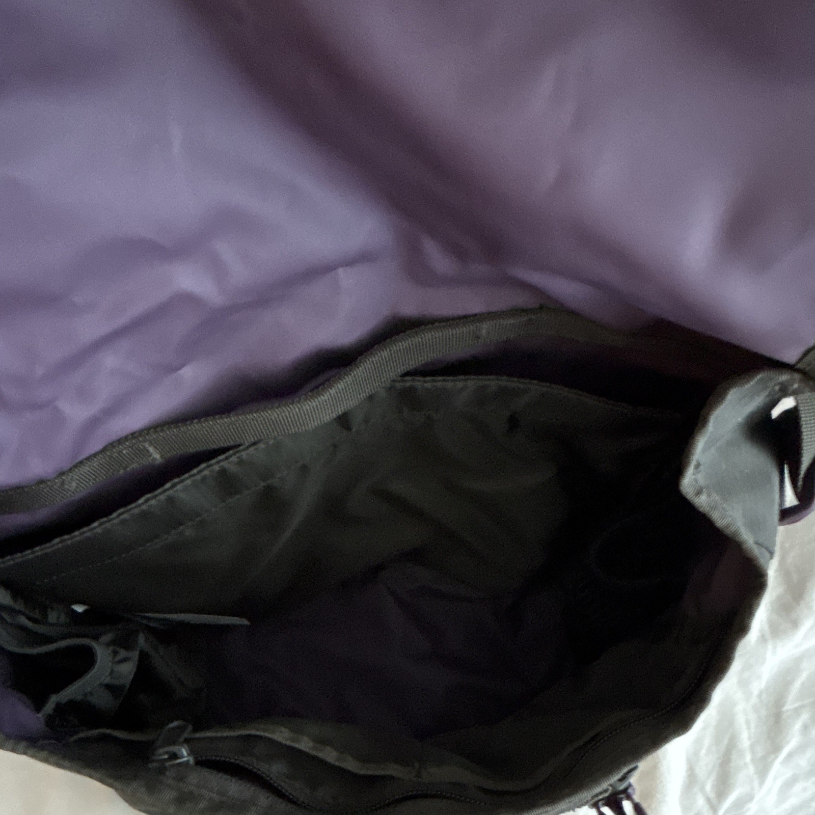 Timbuk2 Messenger Bag Black w/ Purple Lining, Adjustable Strap, Buckle Zip