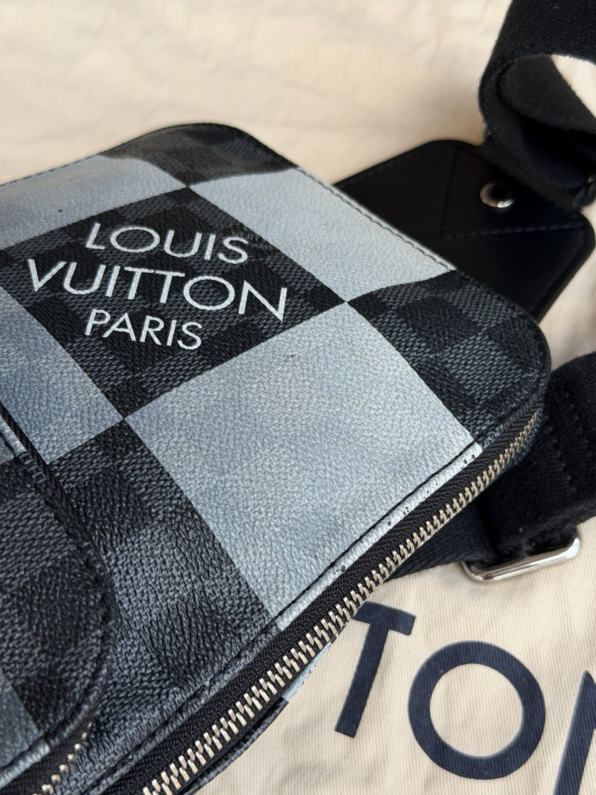 Louis Vuitton Damier Graphite Giant Avenue Sling Bag Black LV