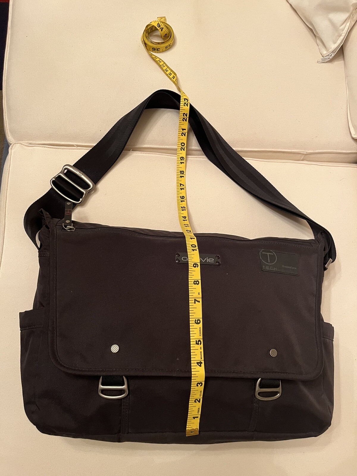 Tumi T-Tech Essential Gear Black 19”x12”x4” Laptop Messenger Bag