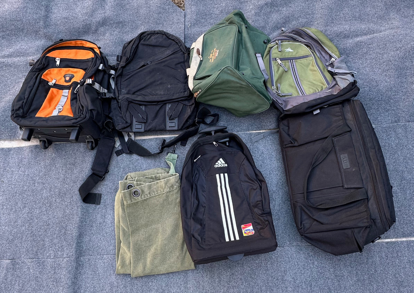 Lot of 33 Bags Backpacks Mixed Sizes.