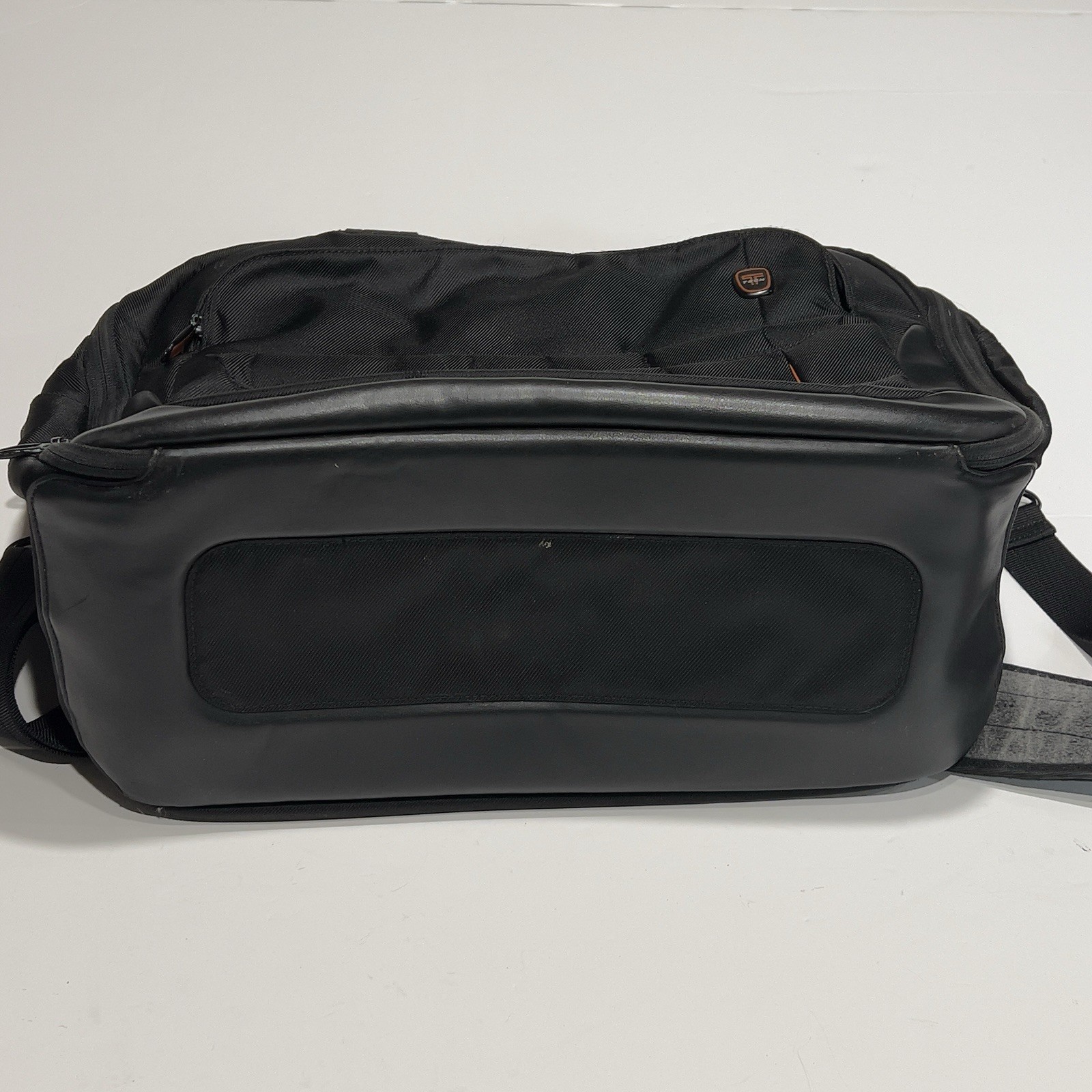 Tumi T-Tech Ballistic Nylon Expandable Messenger Bag Laptop Briefcase Black