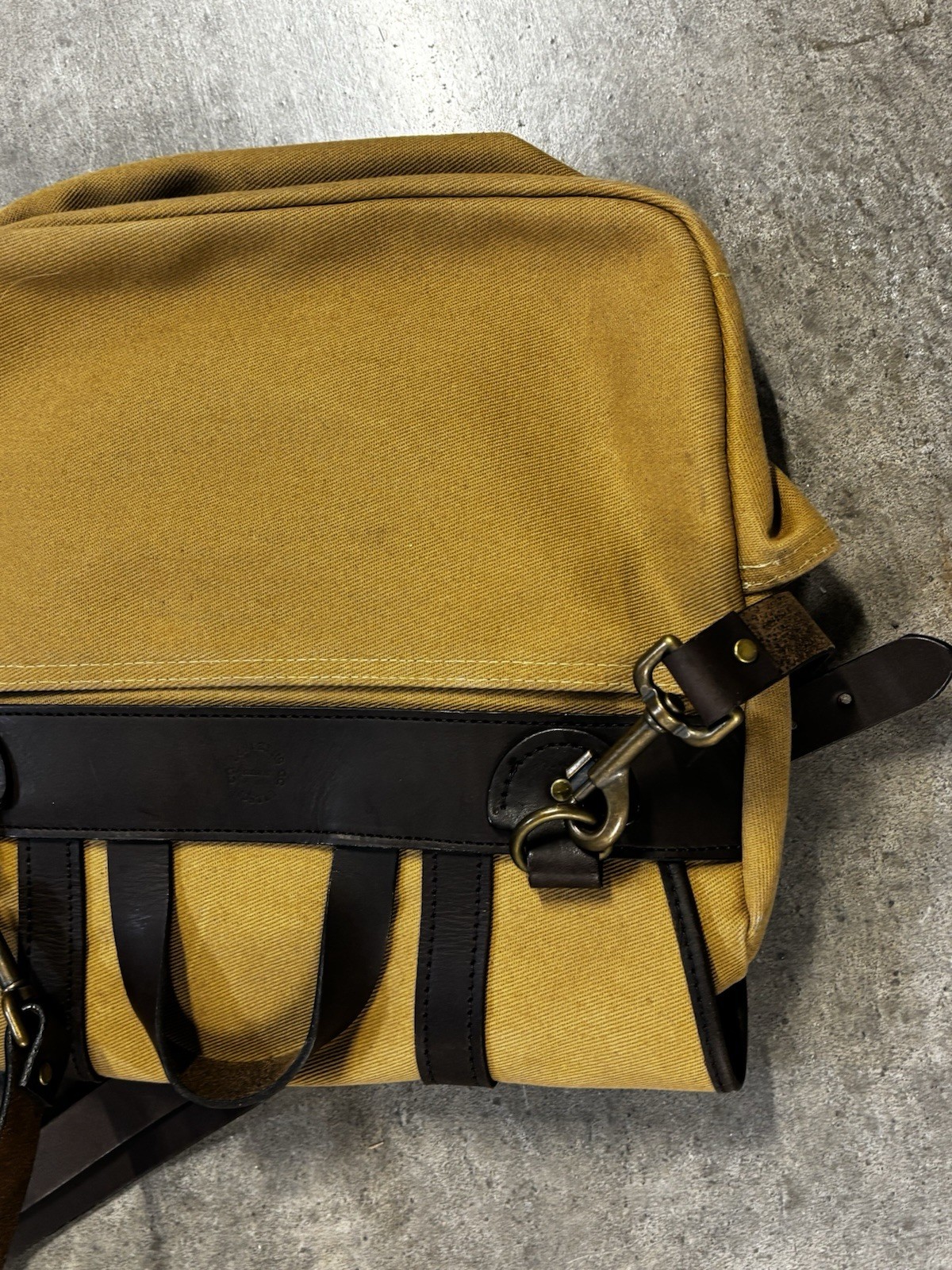 FILSON Medium Field Bag Tan Shoulder Messenger Canvas USA Vintage Embroidered