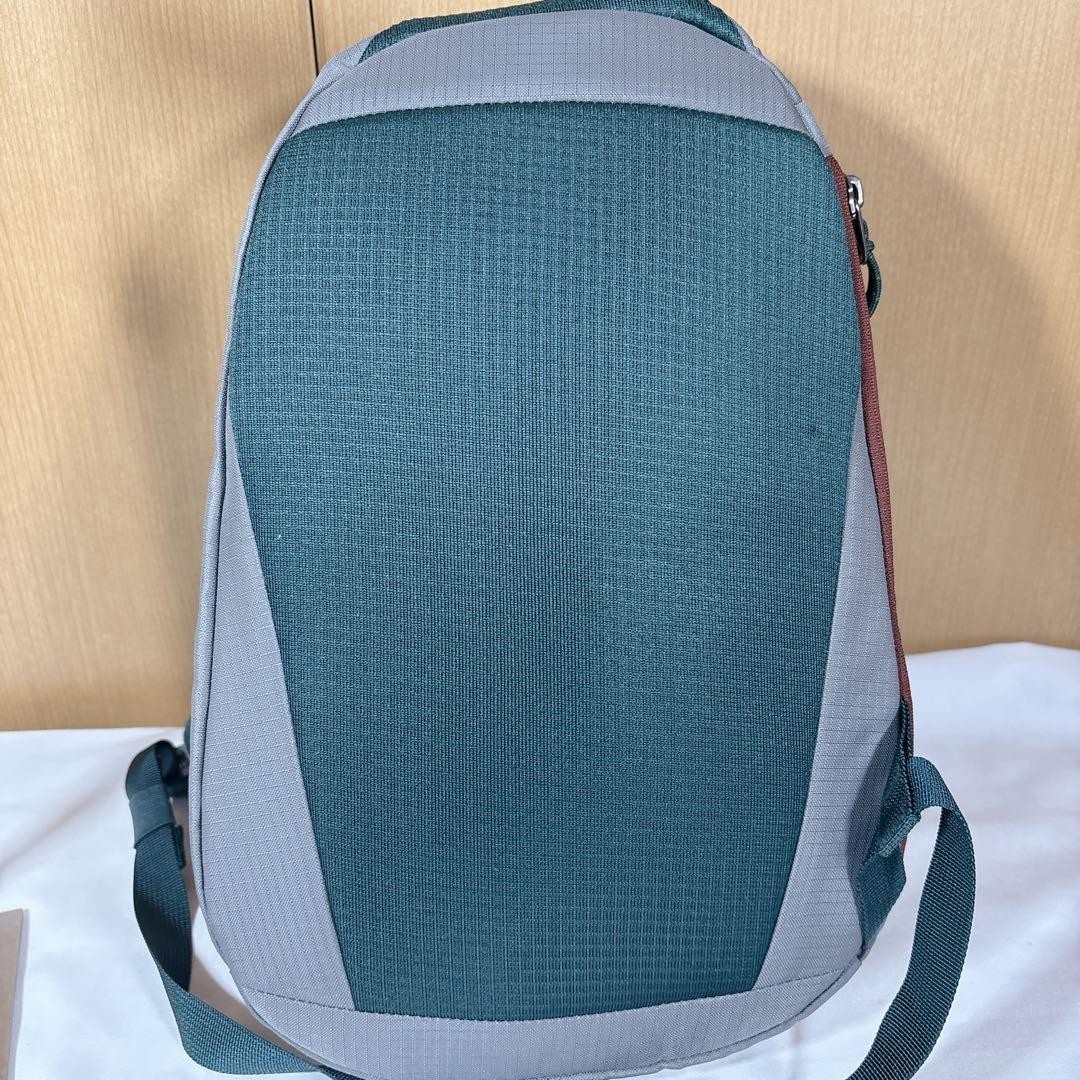 Patagonia Atom Sling 8L Sling Bag Green, Gray Used