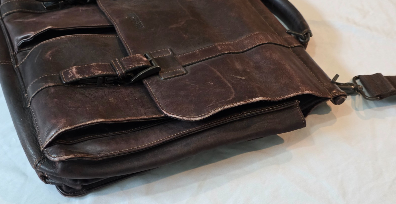 Kenneth Cole Reaction #524451 Laptop Shoulder Messenger Bag Brown Leather?