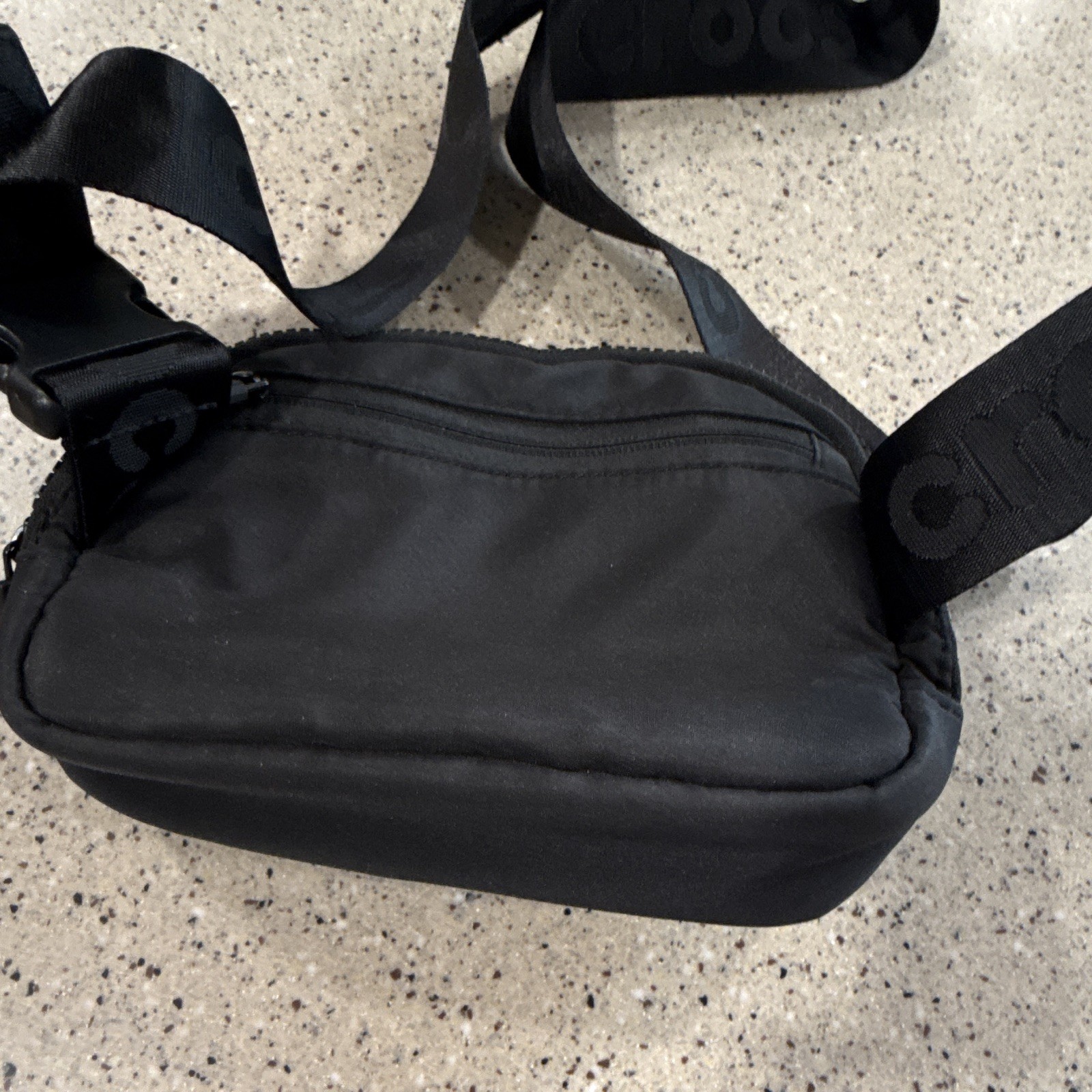 Crocs Black Small Crossbody Bag Zip Adjustable Strap w/ Peanuts Jibbitz