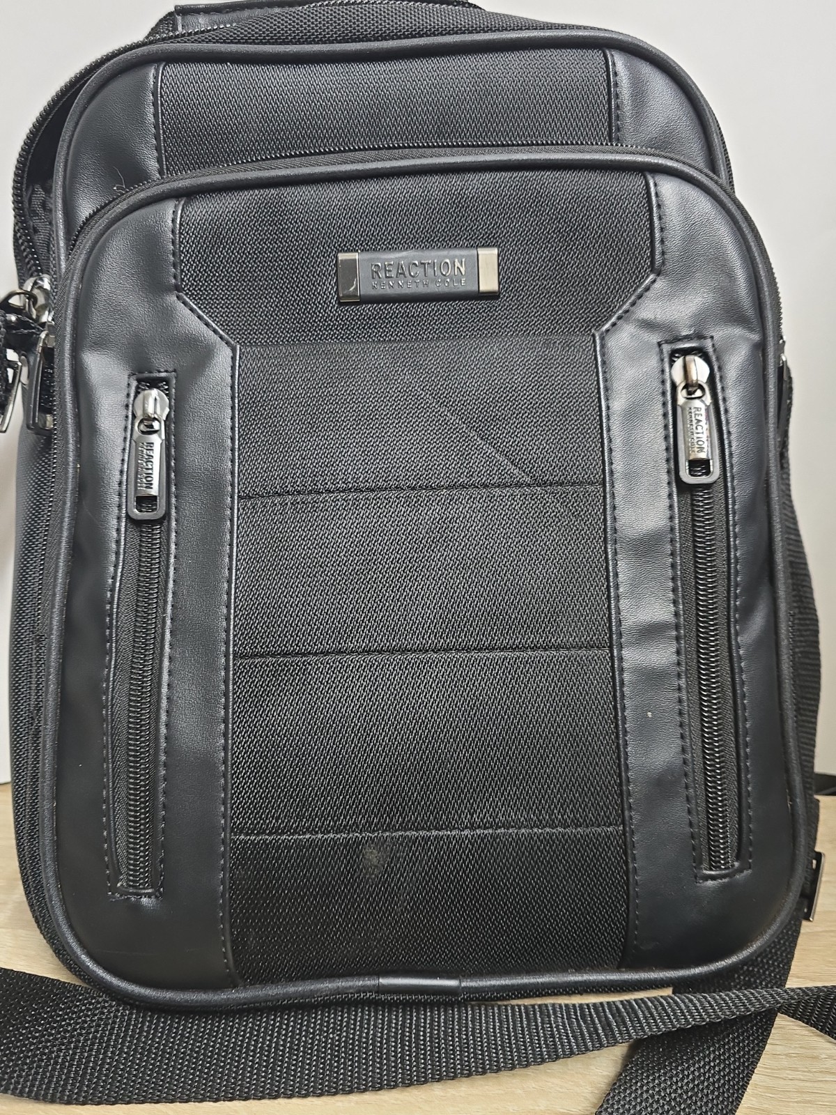 Kenneth Cole Reaction Black Tablet Travel Crossbody Organizer Bag Shoulder Purse